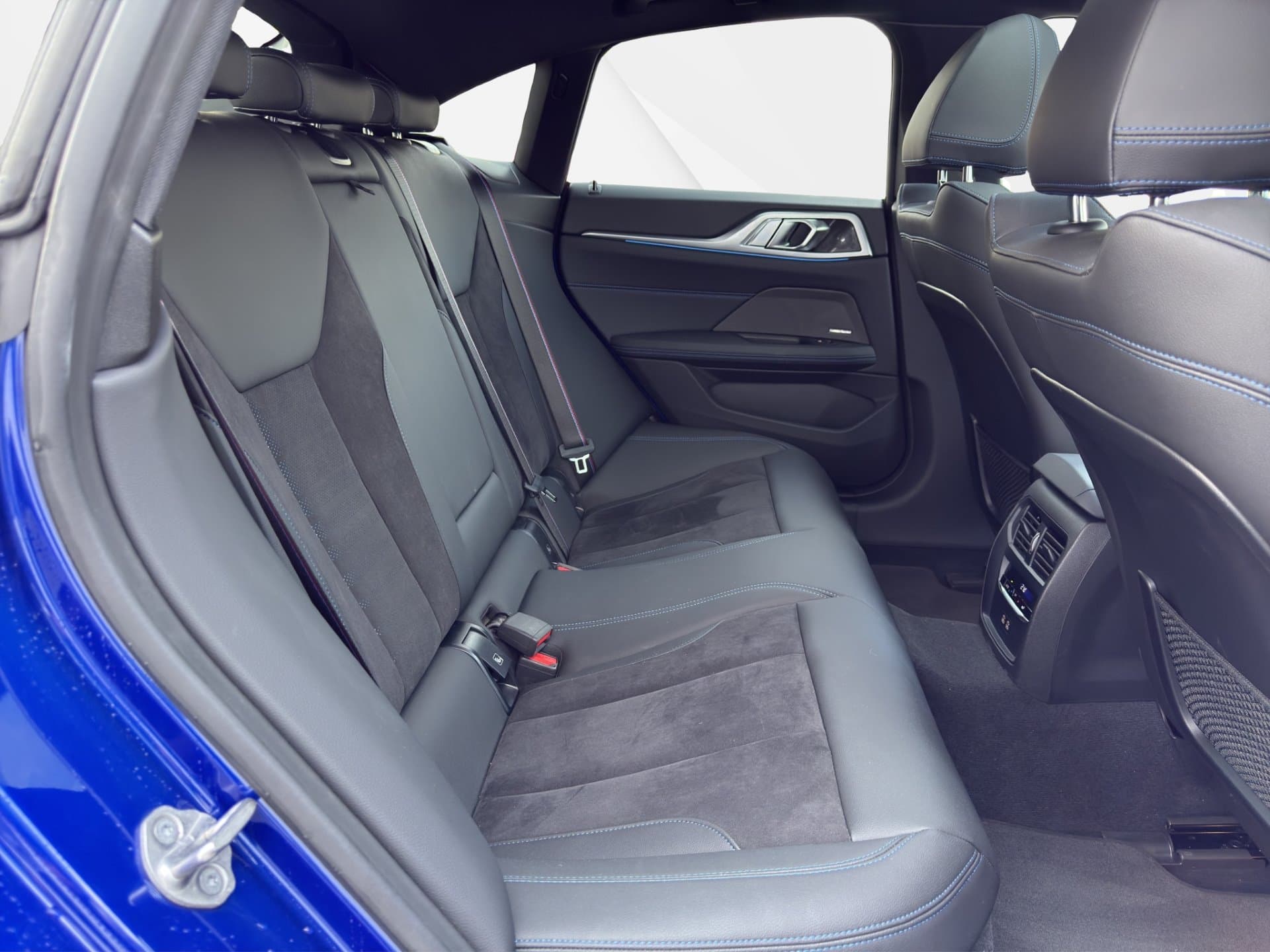 BMW i4 Gran Coupe xDrive - Thumbnail 11