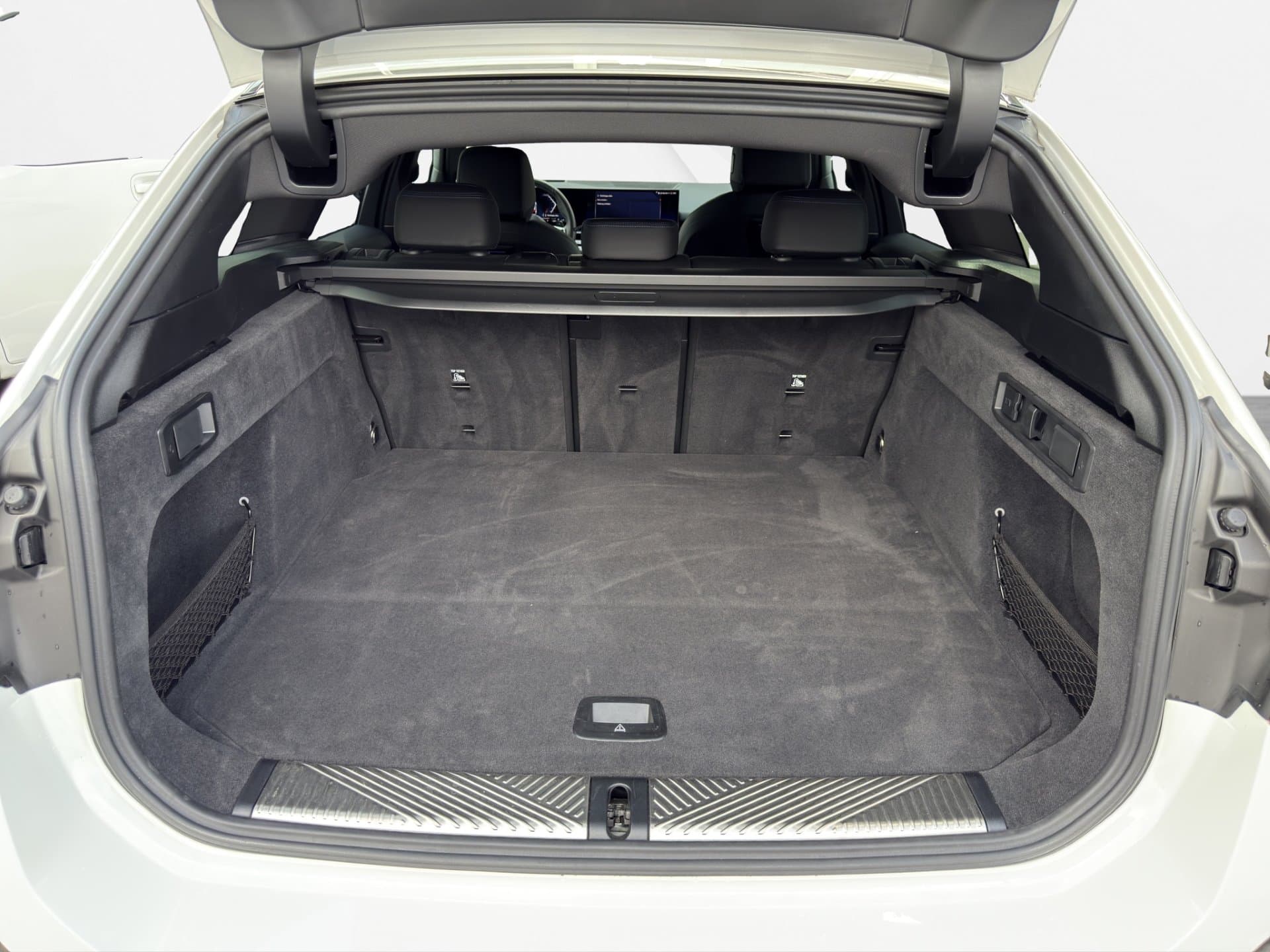 BMW 530e xDrive - Thumbnail 17