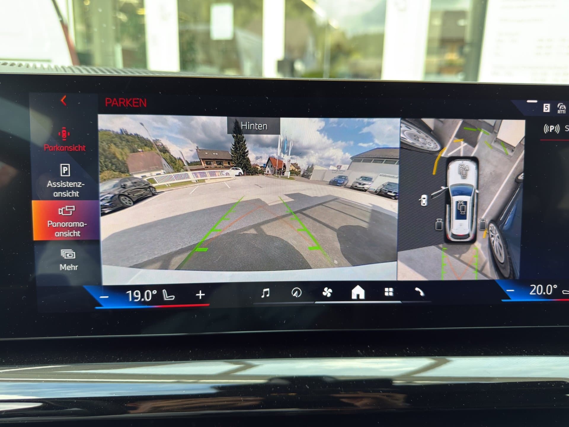 BMW 530e xDrive - Thumbnail 26