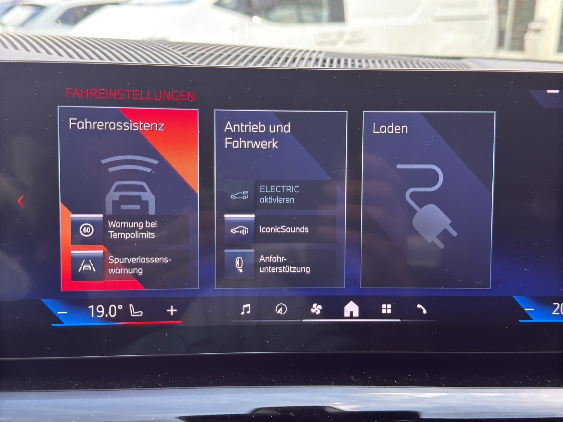 BMW 530e xDrive - Thumbnail 29