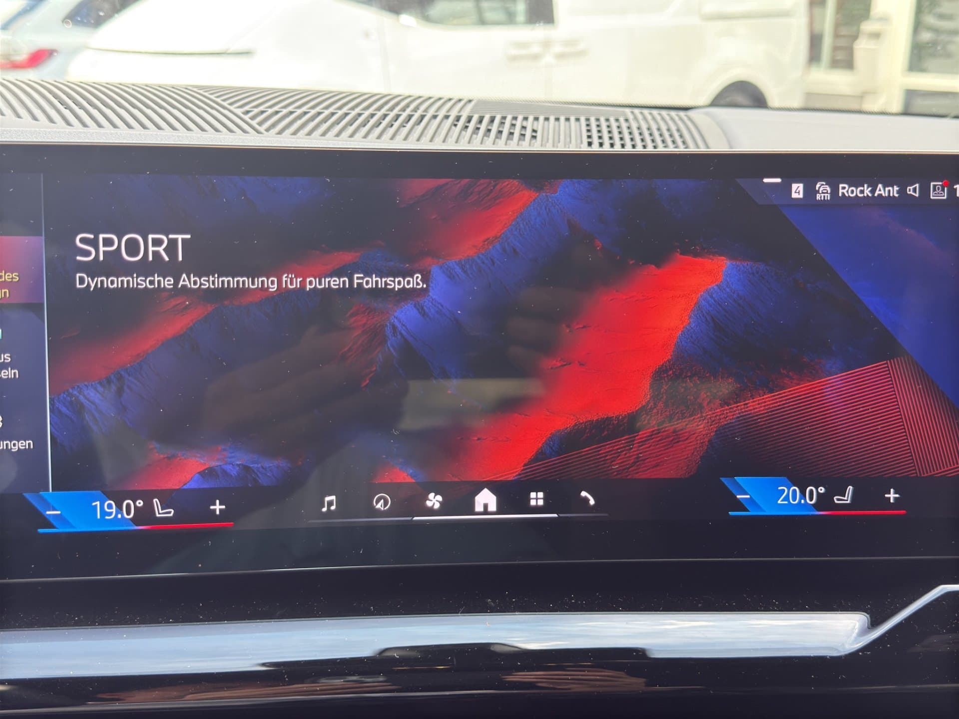 BMW 530e xDrive - Thumbnail 32