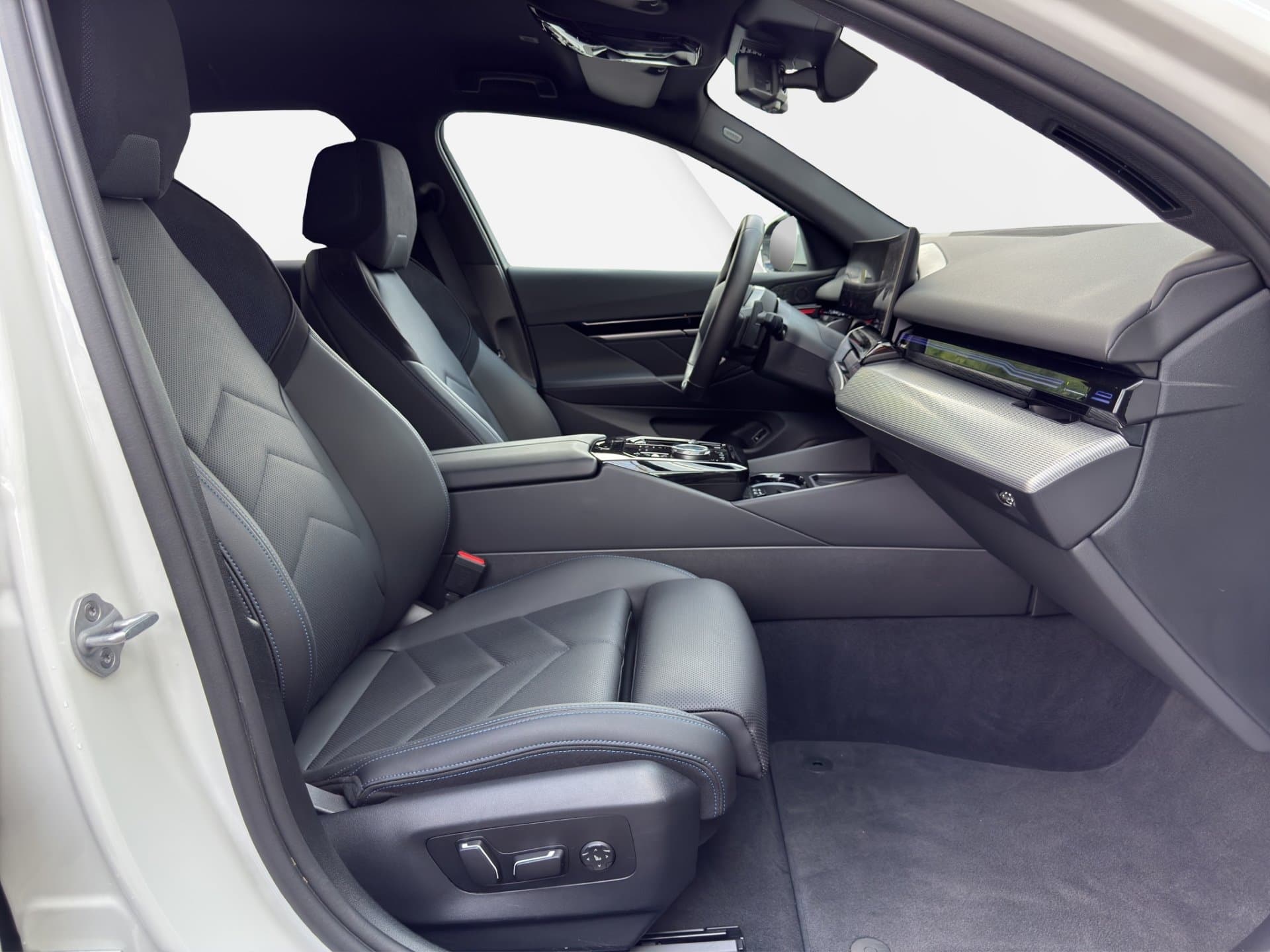 BMW 530e xDrive - Thumbnail 10