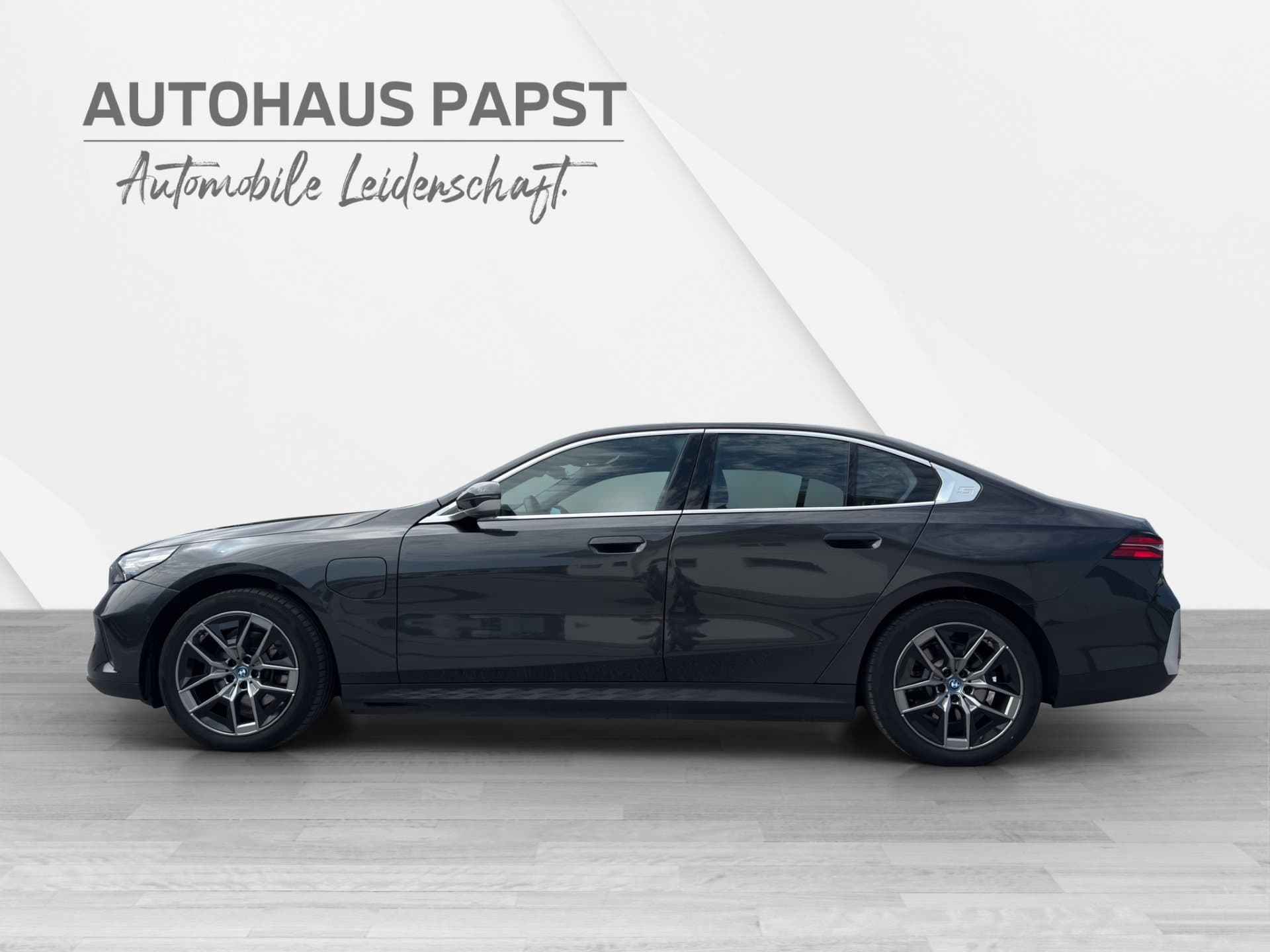 BMW 530e - Thumbnail 2