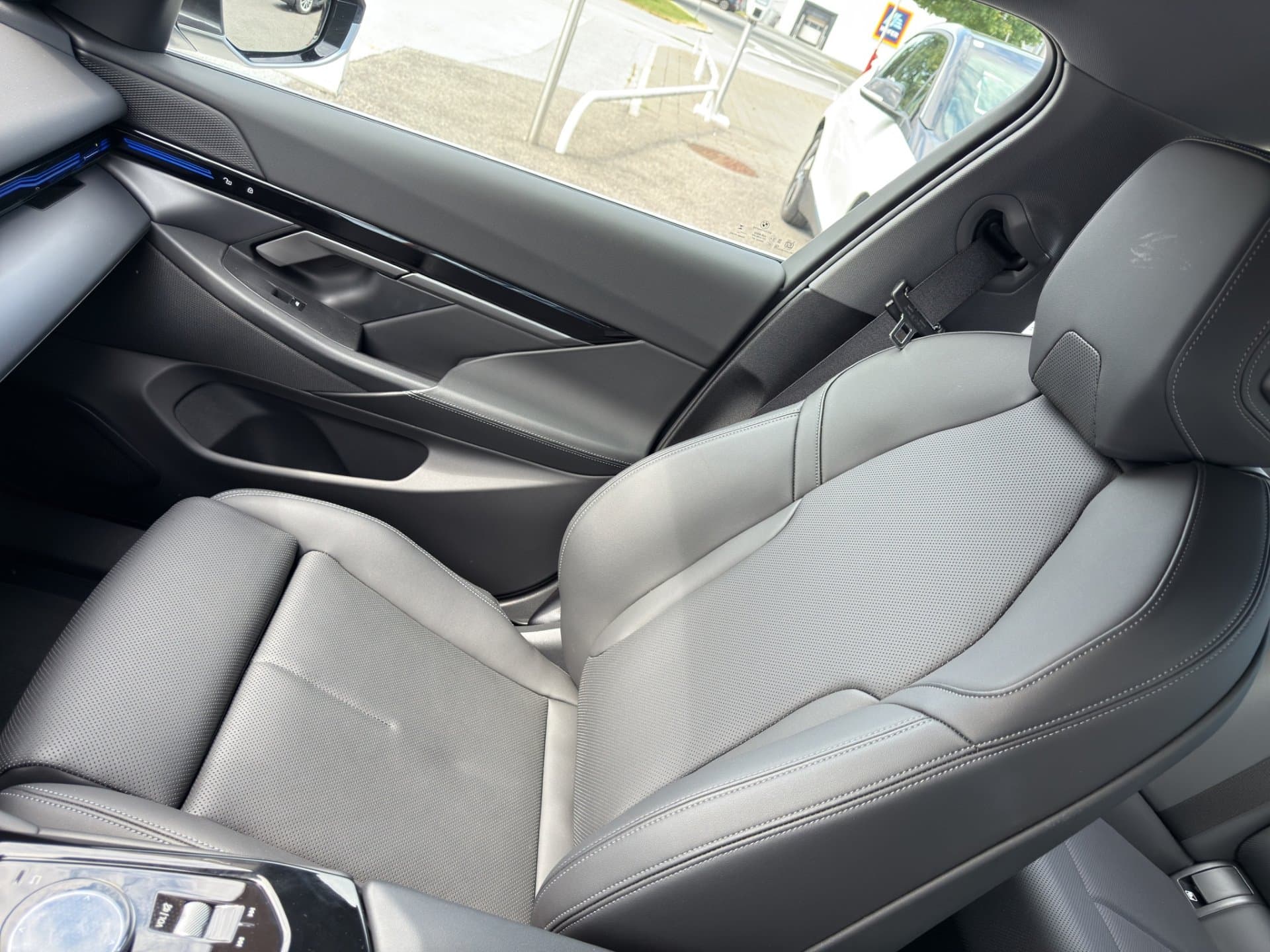 BMW 530e - Thumbnail 13