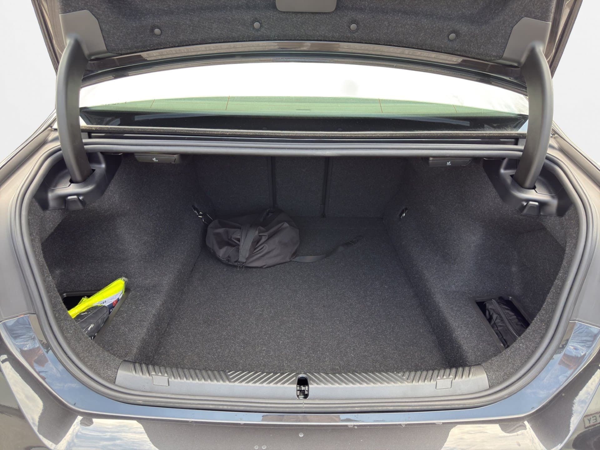 BMW 530e - Thumbnail 16