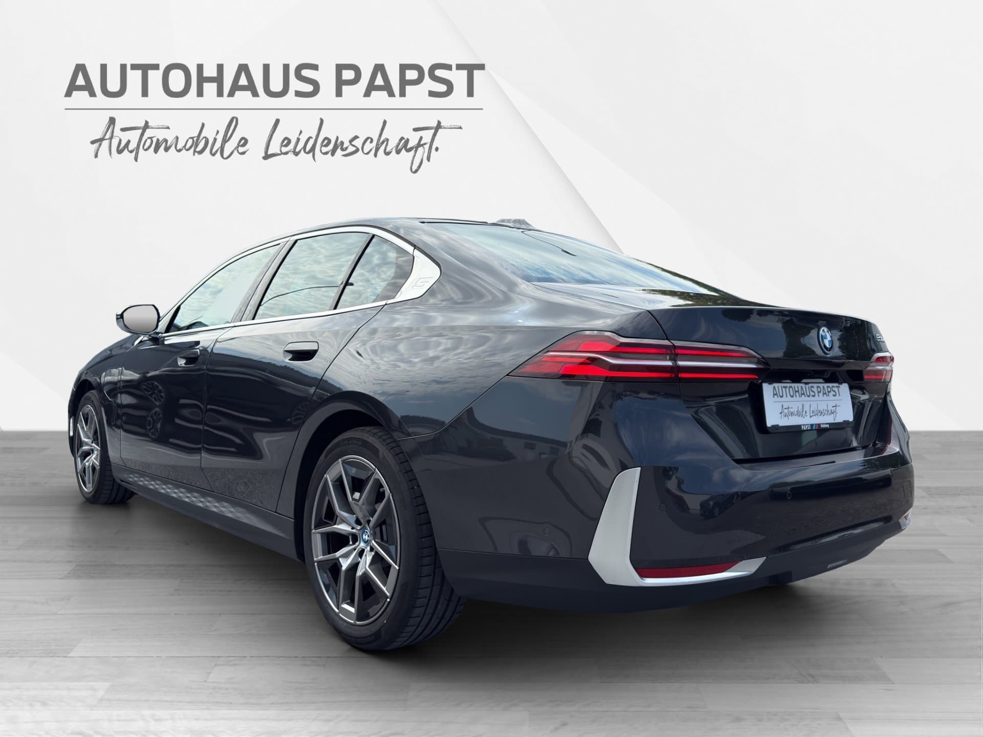 BMW 530e - Thumbnail 3