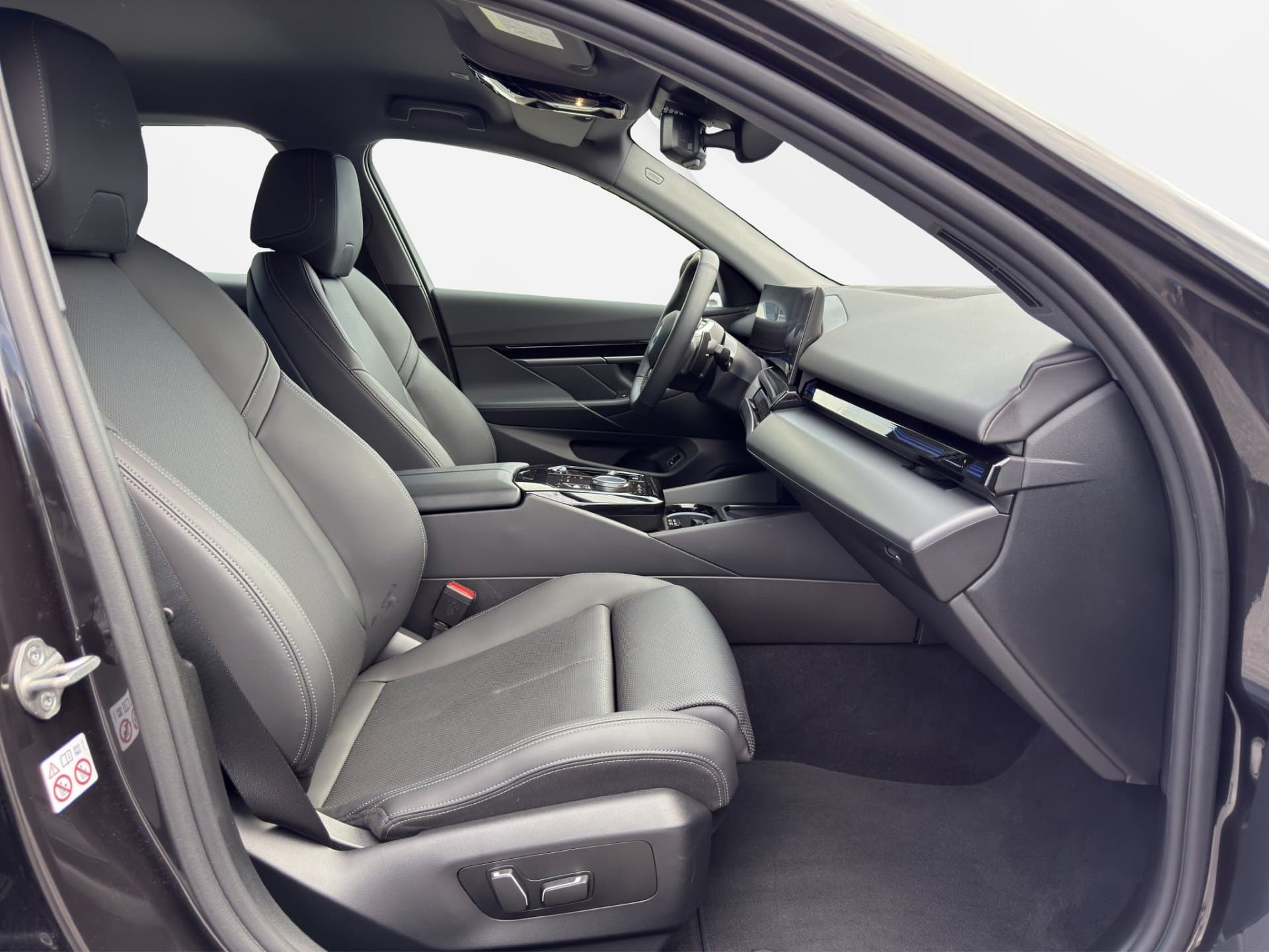 BMW 530e - Thumbnail 10