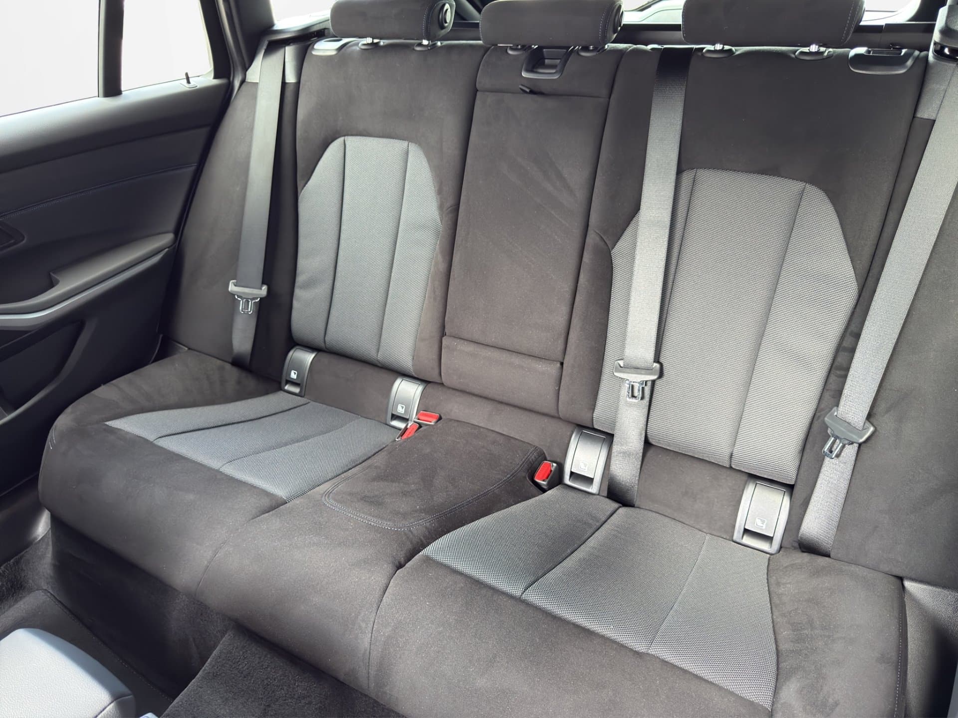 BMW 318d - Thumbnail 11