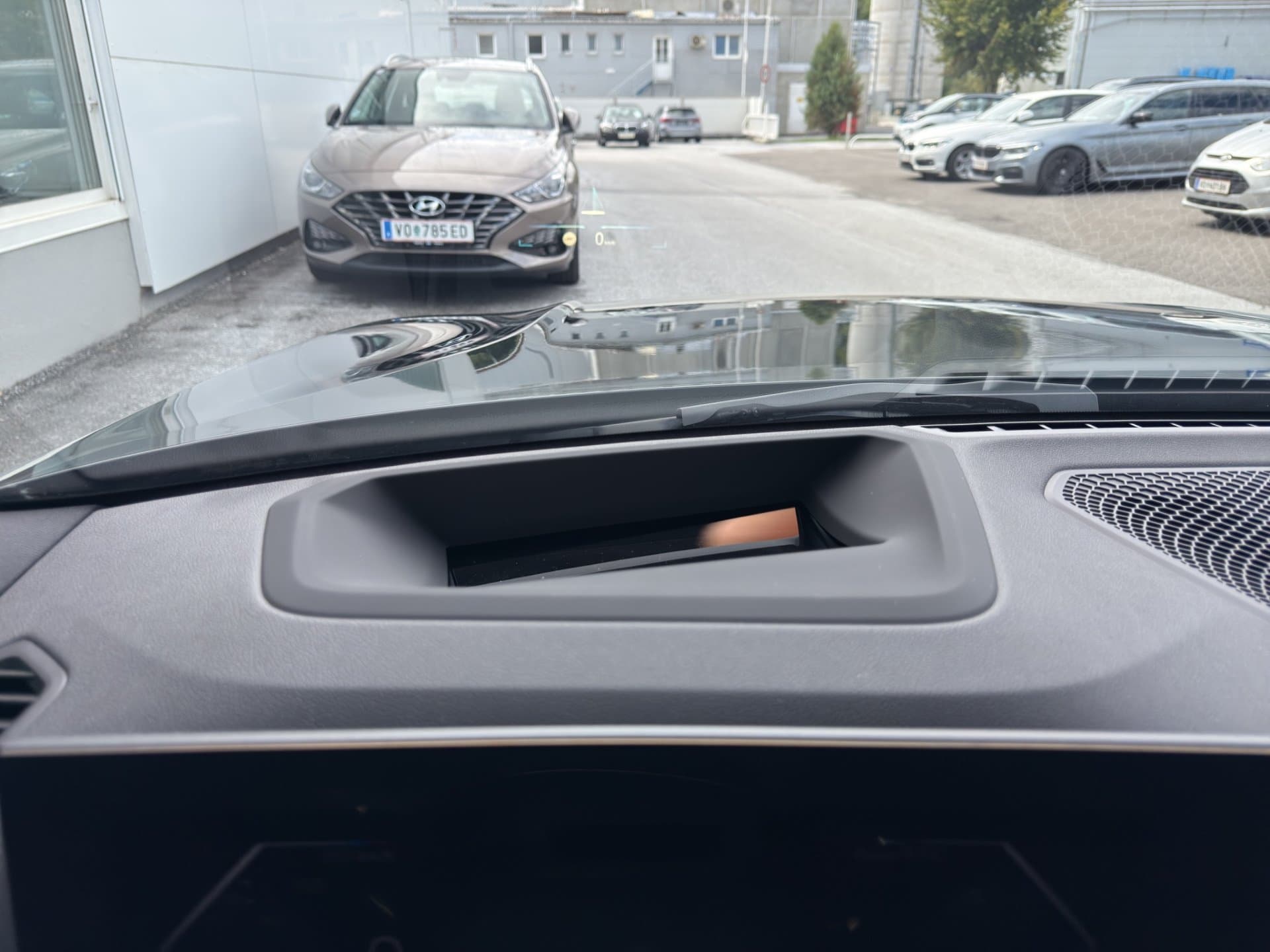 BMW 318d - Thumbnail 21