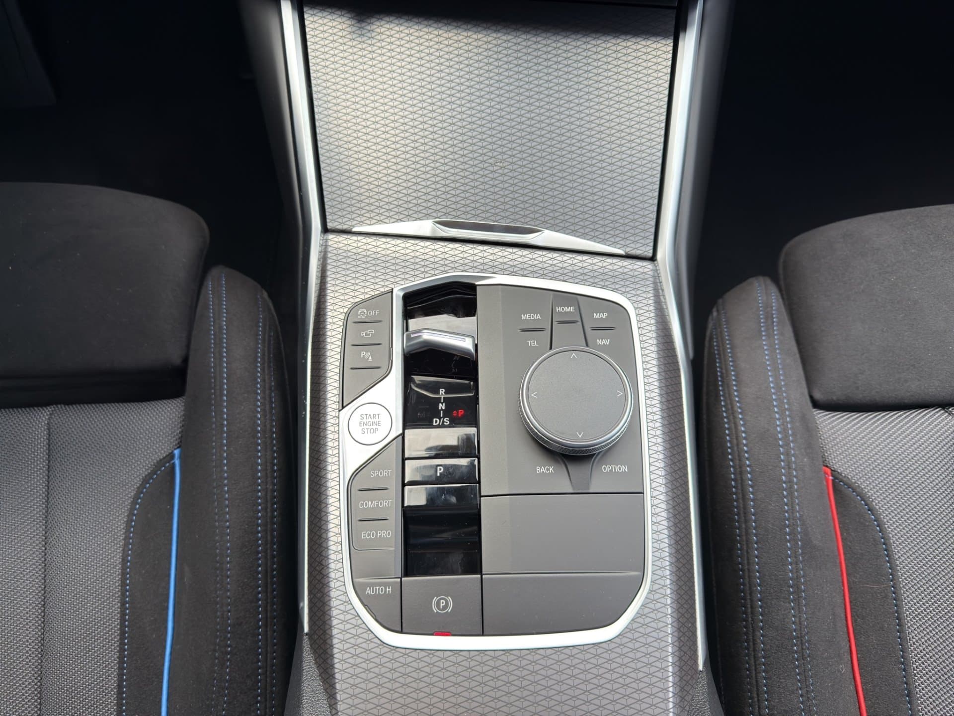 BMW 318d - Thumbnail 23