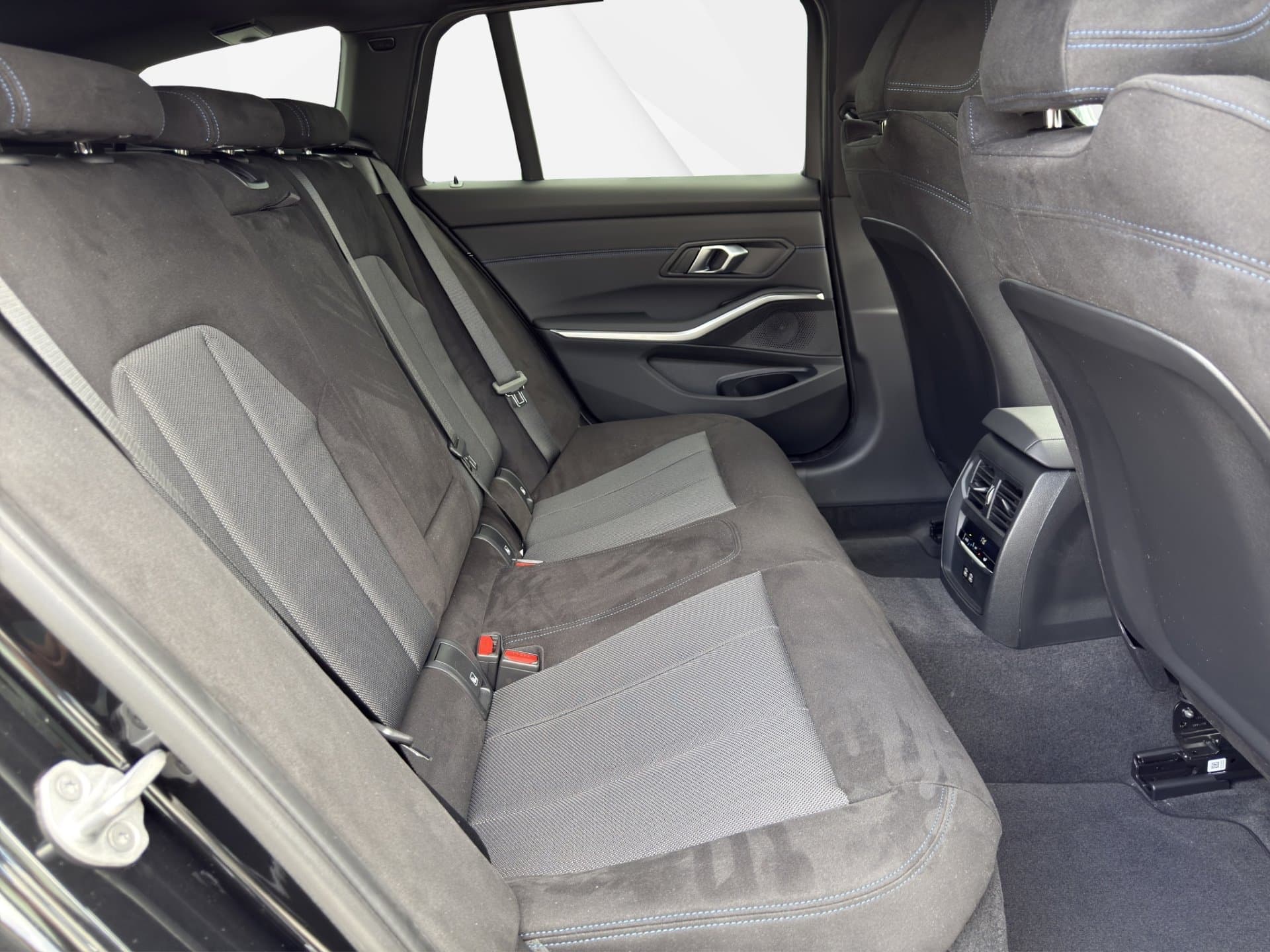 BMW 318d - Thumbnail 10