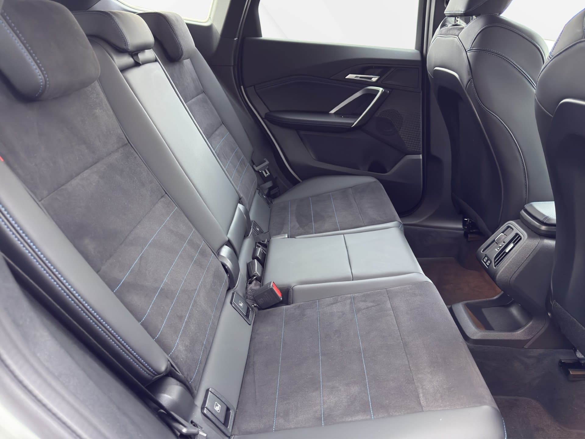 BMW X1 sDrive20d - Thumbnail 11