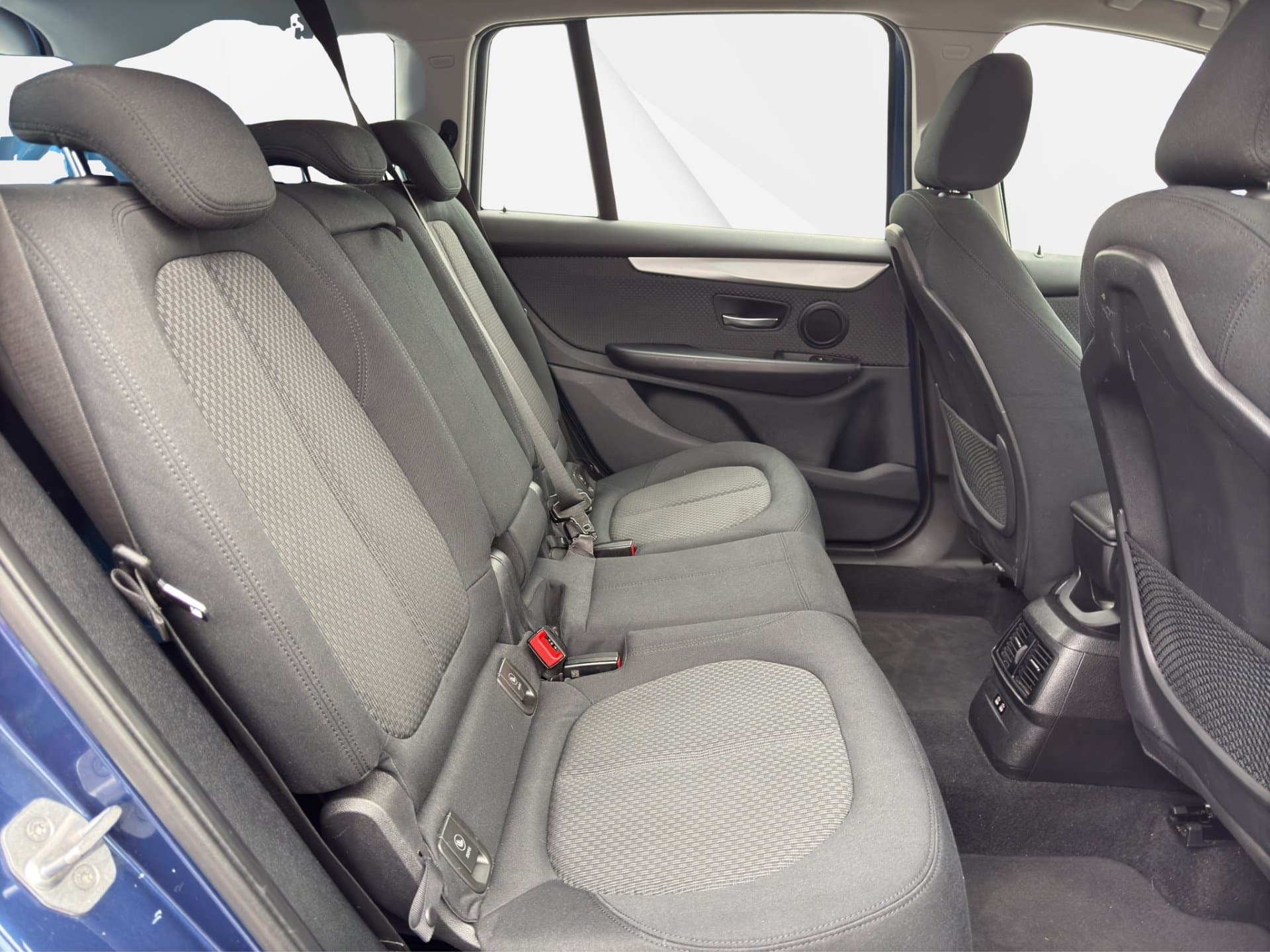 BMW 218d - Thumbnail 11