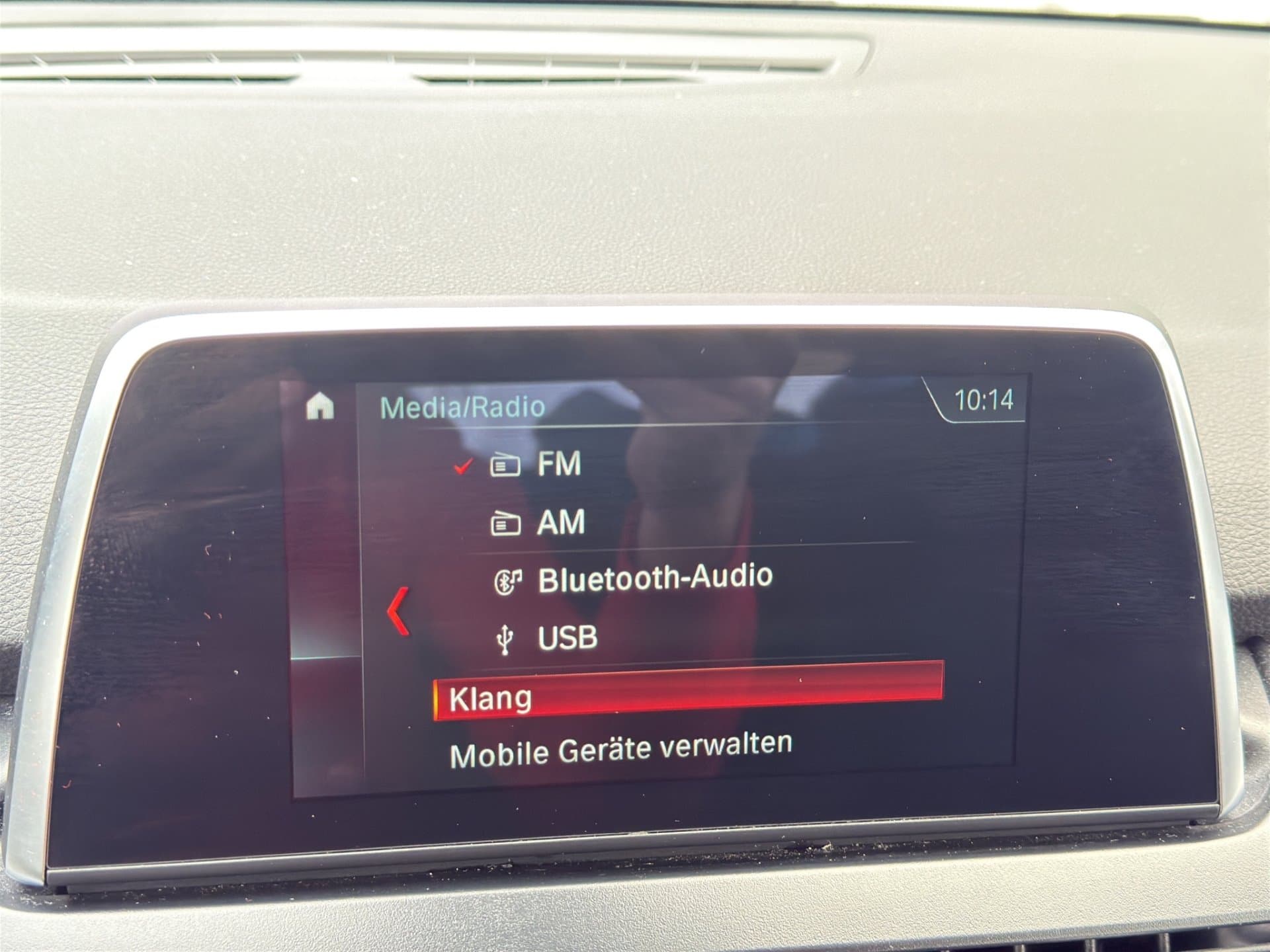 BMW 218d - Thumbnail 24