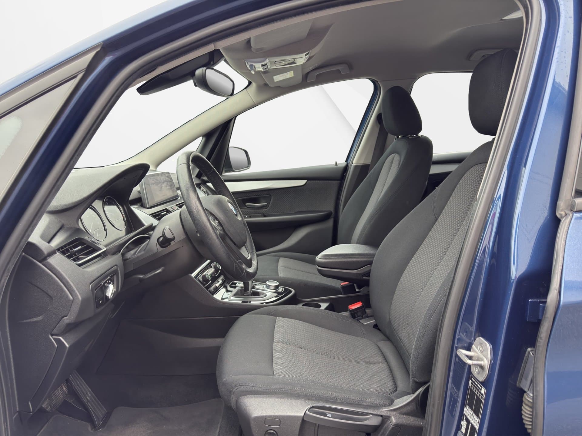 BMW 218d - Thumbnail 9