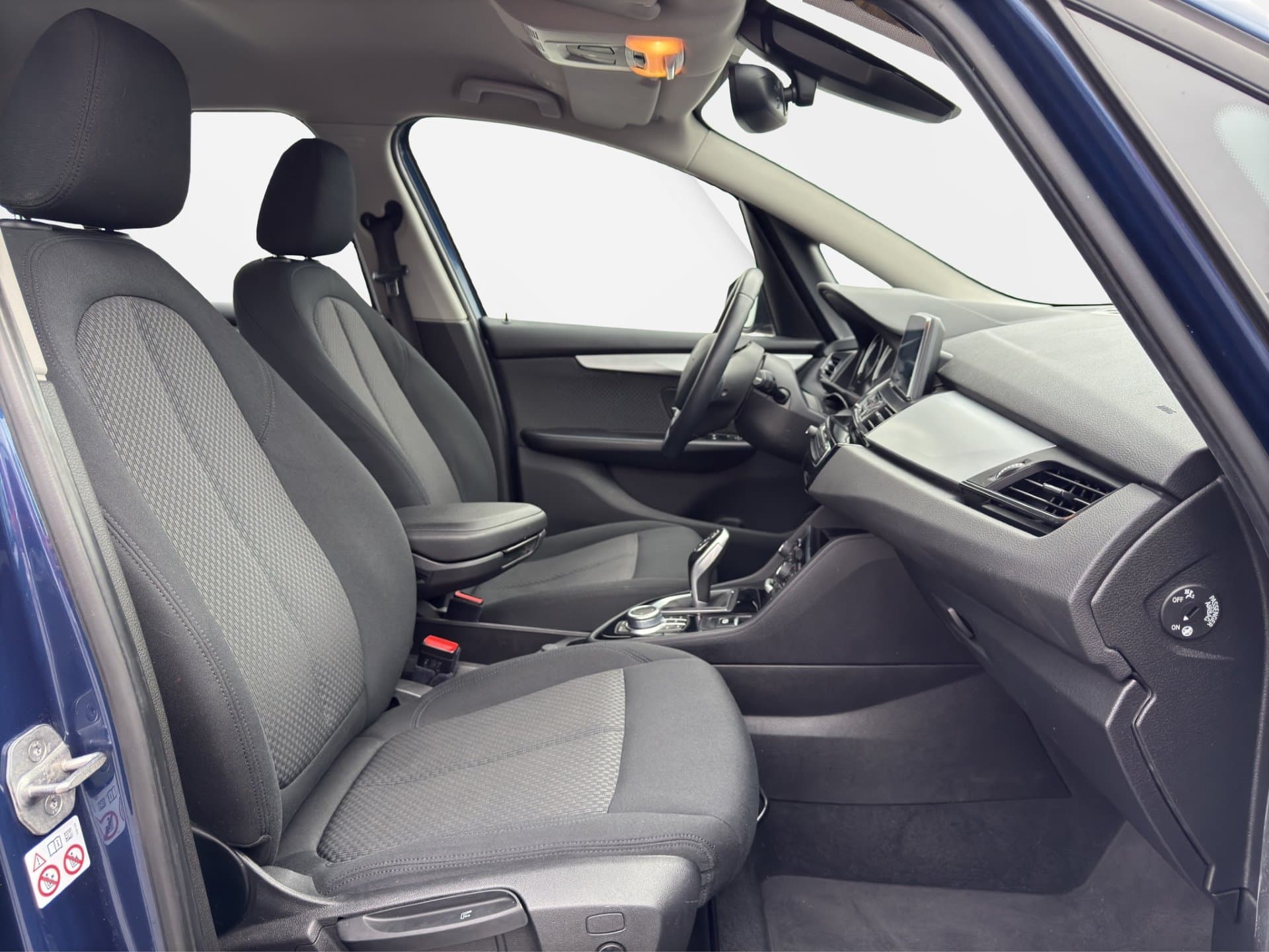 BMW 218d - Thumbnail 10