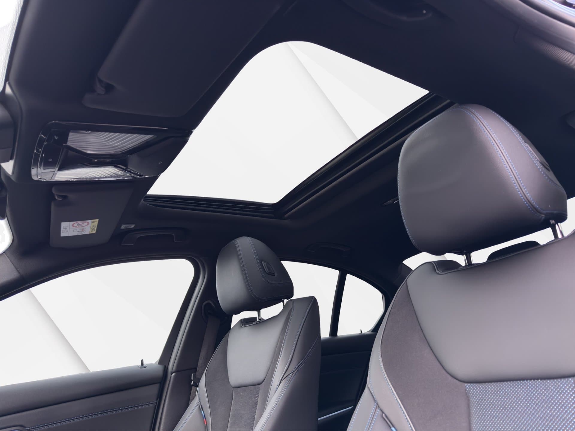 BMW 330e - Thumbnail 14