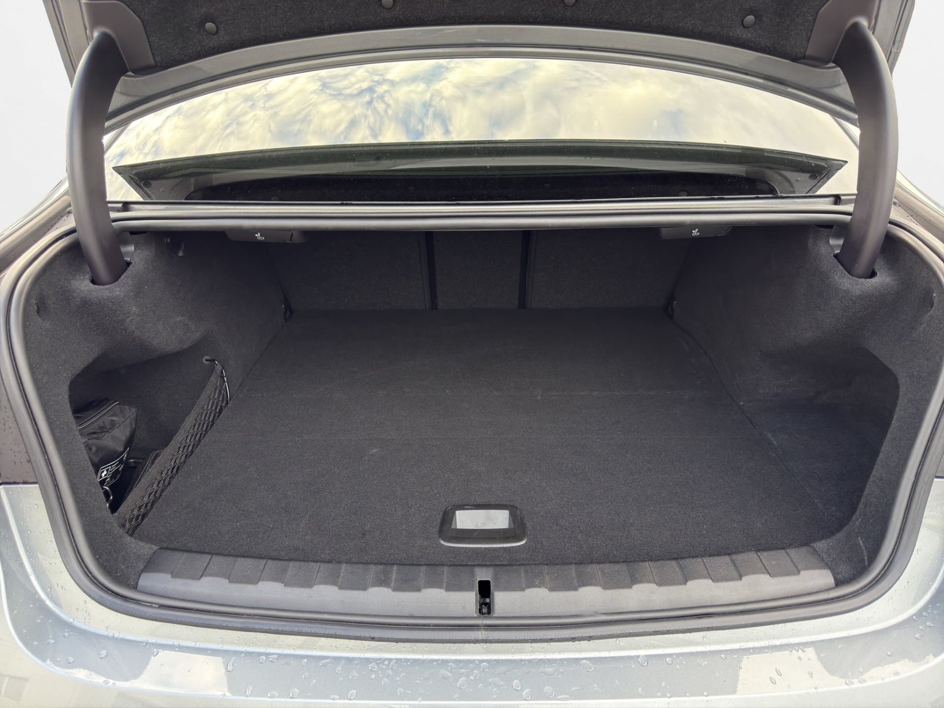 BMW 330e - Thumbnail 17