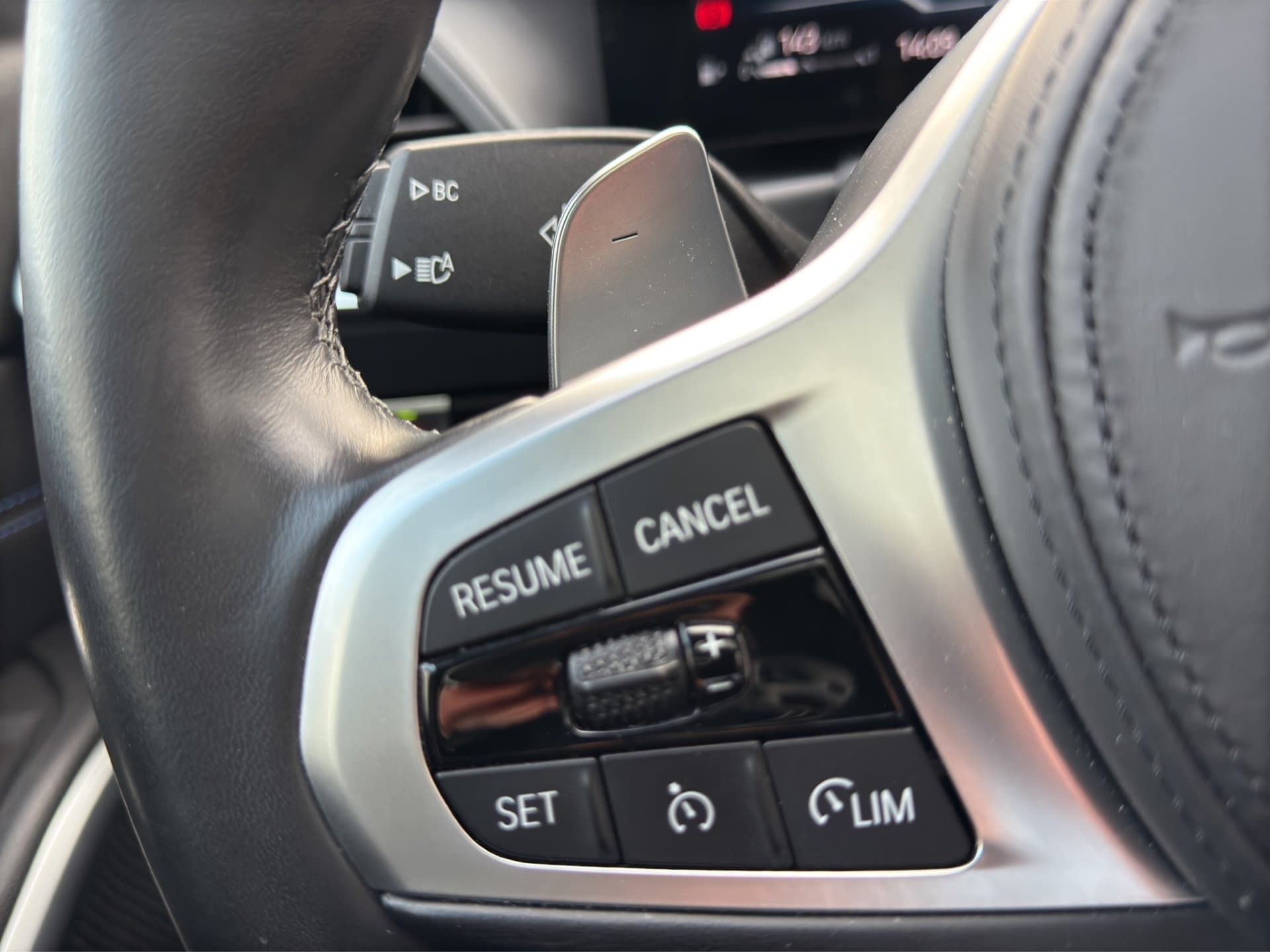 BMW 330e - Thumbnail 20