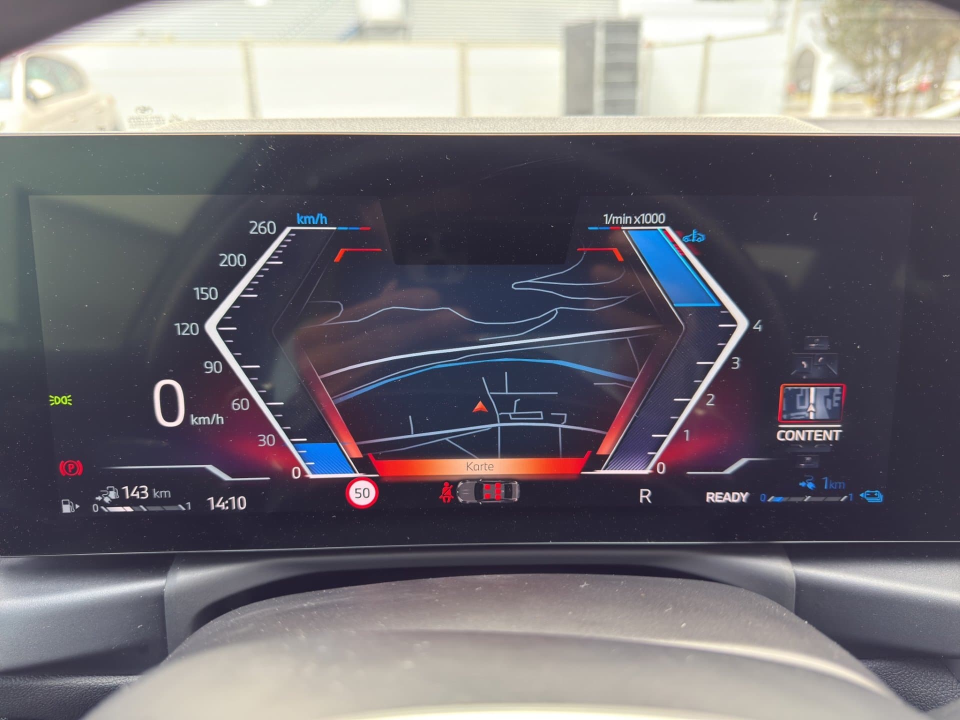 BMW 330e - Thumbnail 22