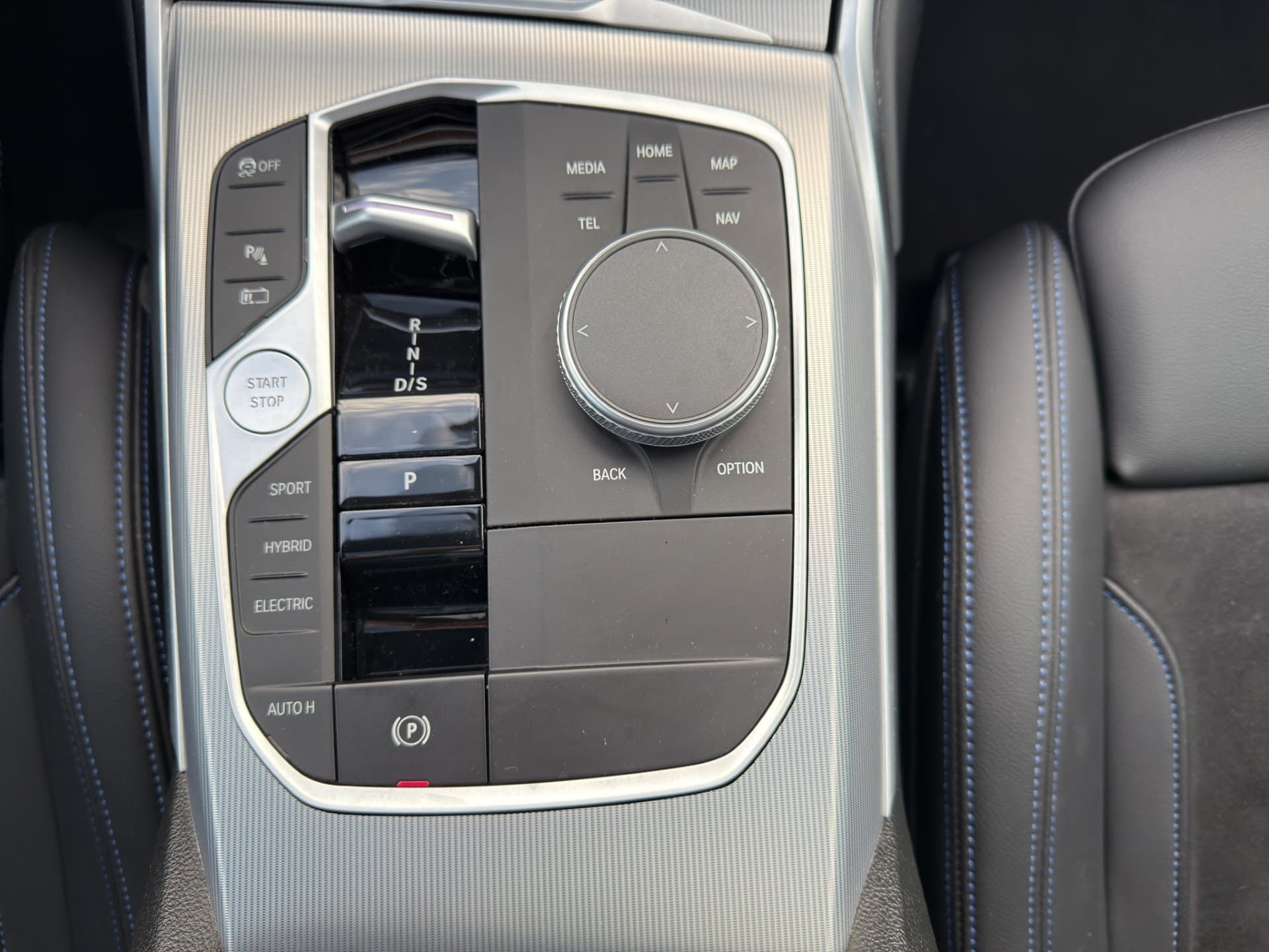 BMW 330e - Thumbnail 23