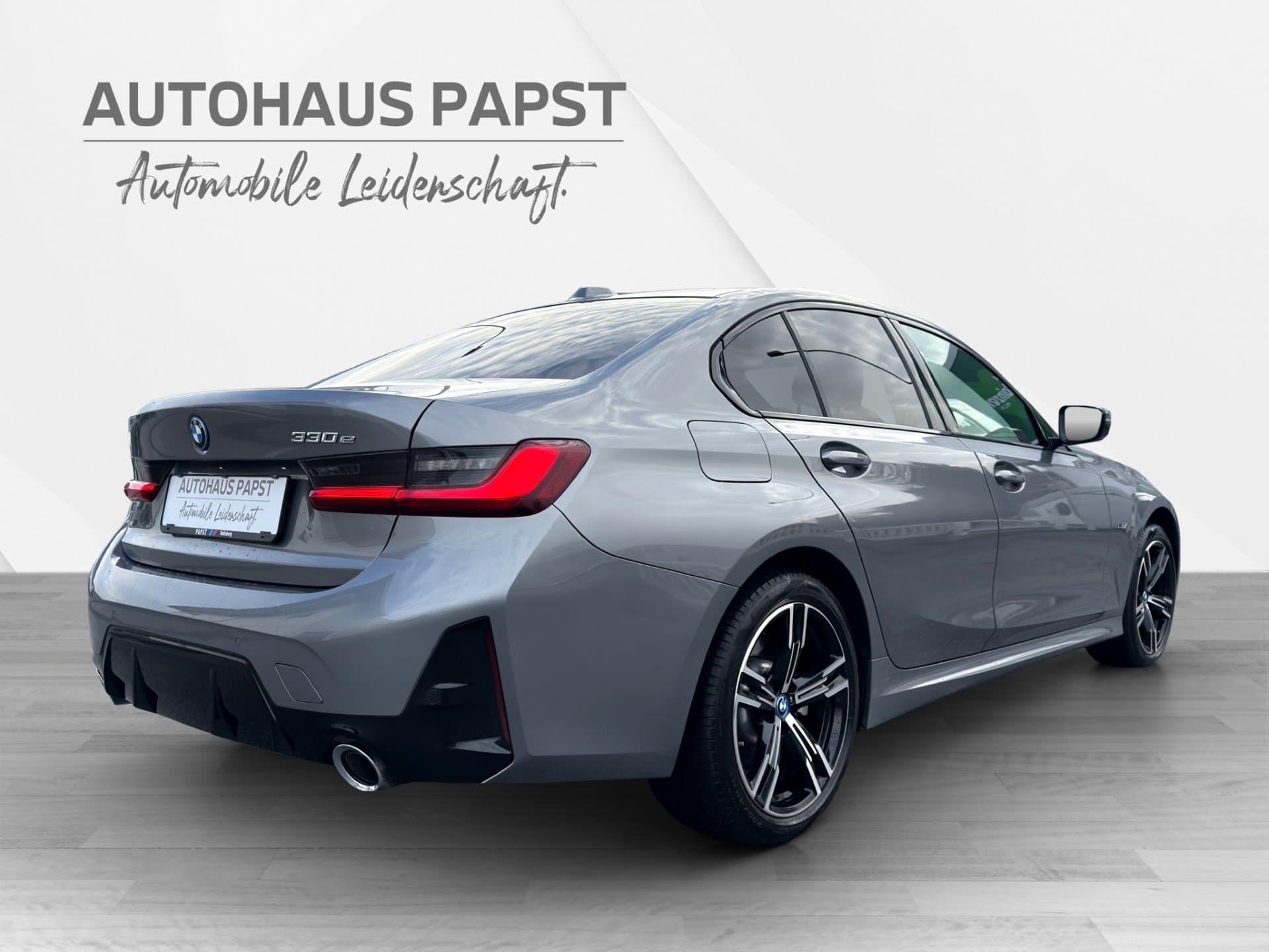 BMW 330e - Thumbnail 5