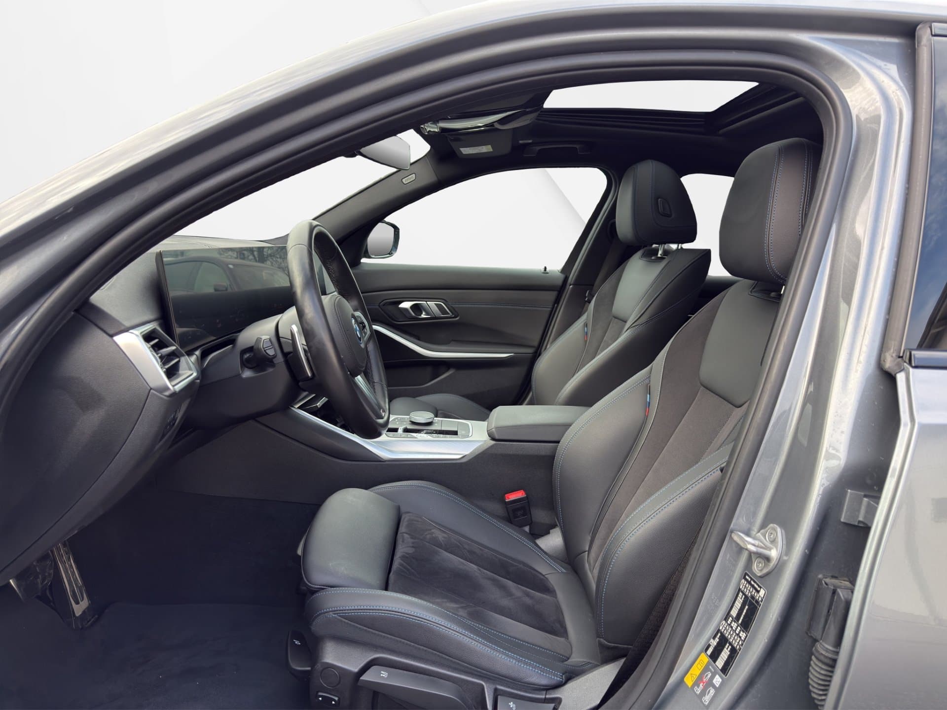 BMW 330e - Thumbnail 9