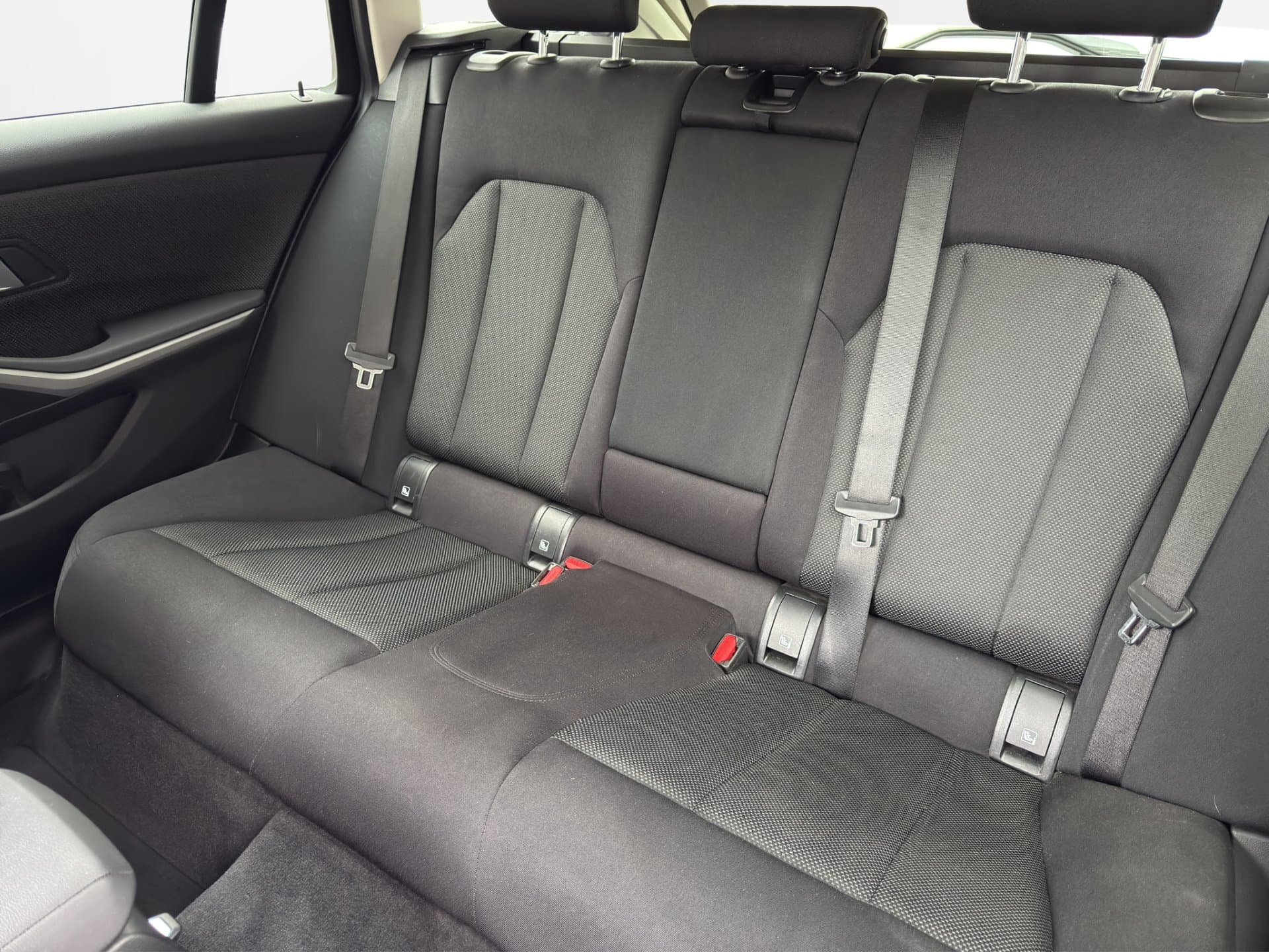 BMW 320d xDrive - Thumbnail 11