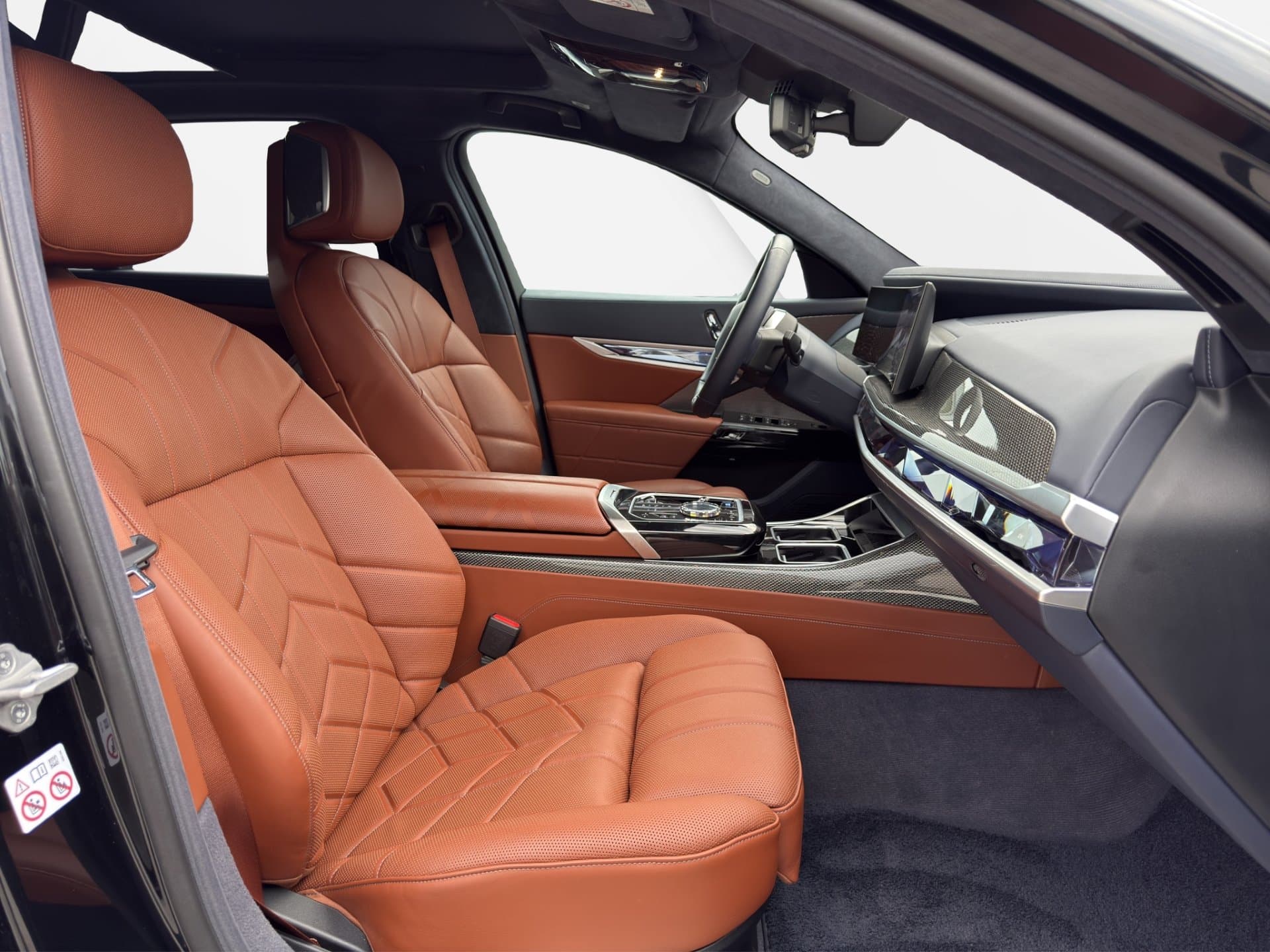 BMW i7 xDrive60 - Thumbnail 16