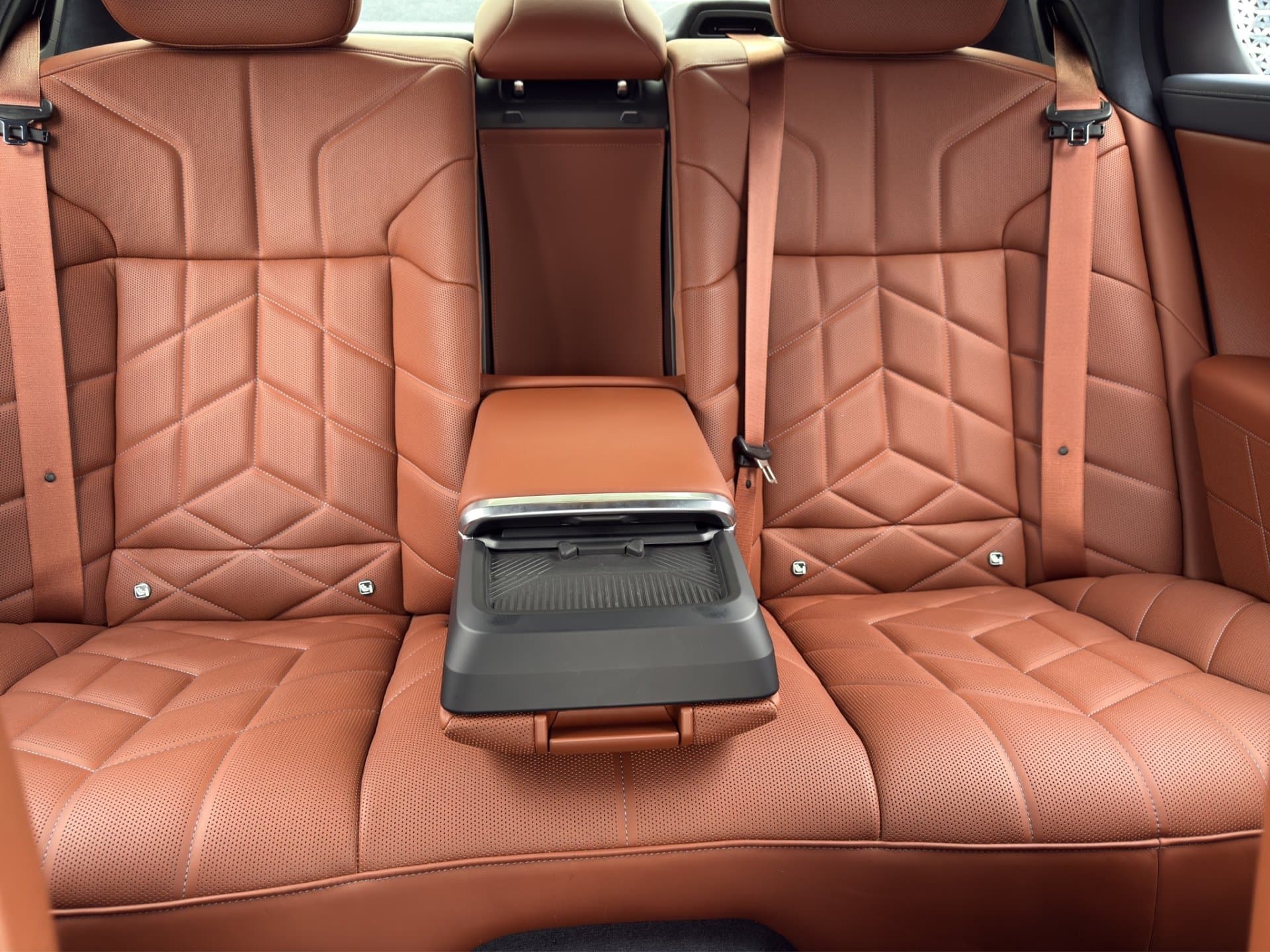 BMW i7 xDrive60 - Thumbnail 17