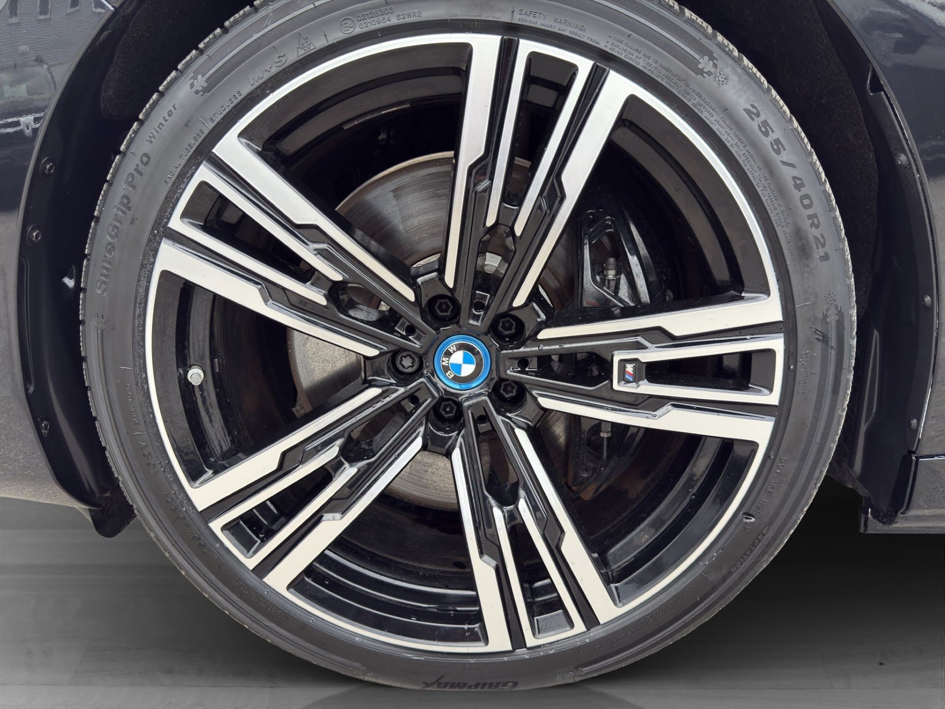 BMW i7 xDrive60 - Thumbnail 19