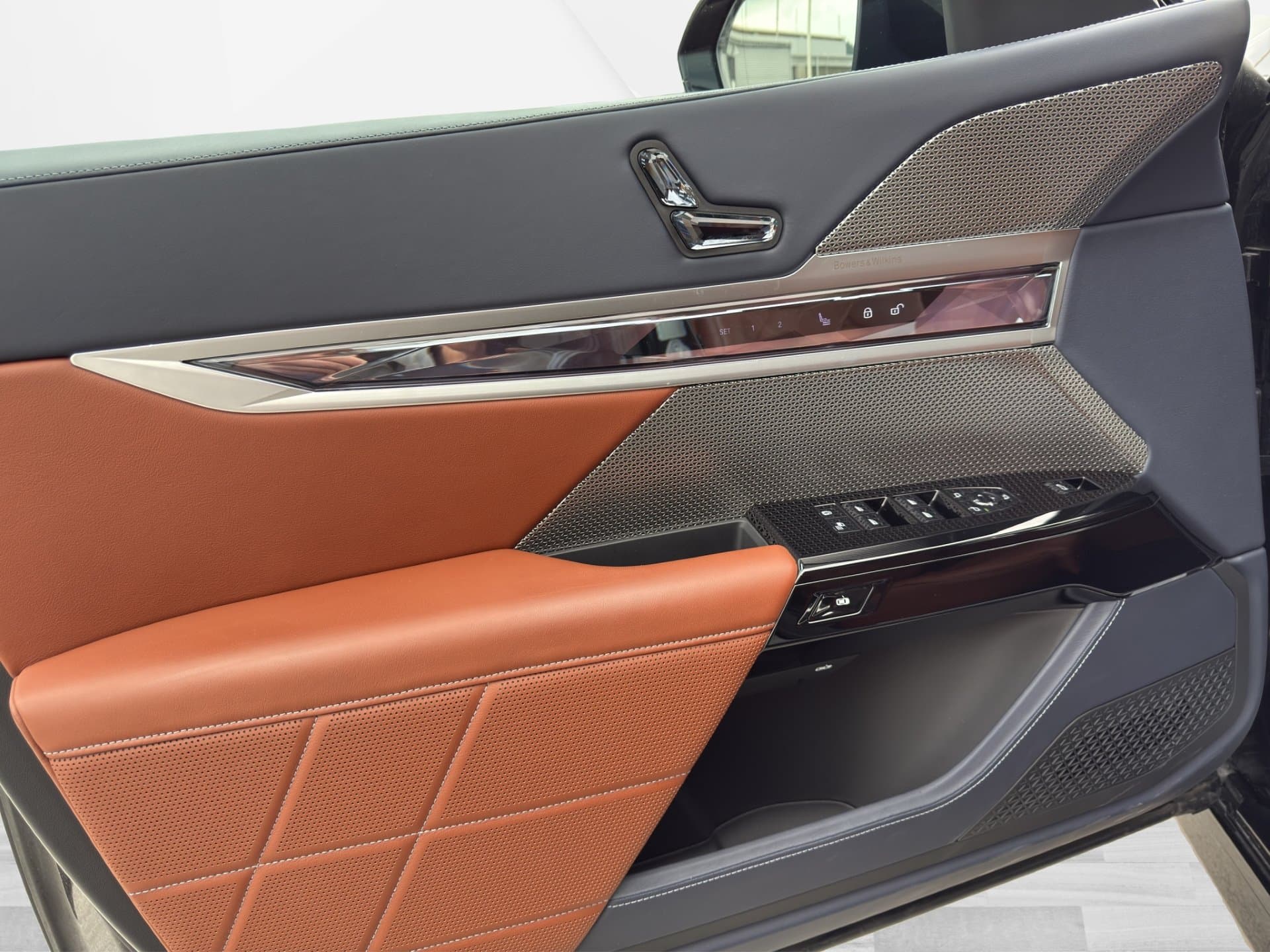 BMW i7 xDrive60 - Thumbnail 20