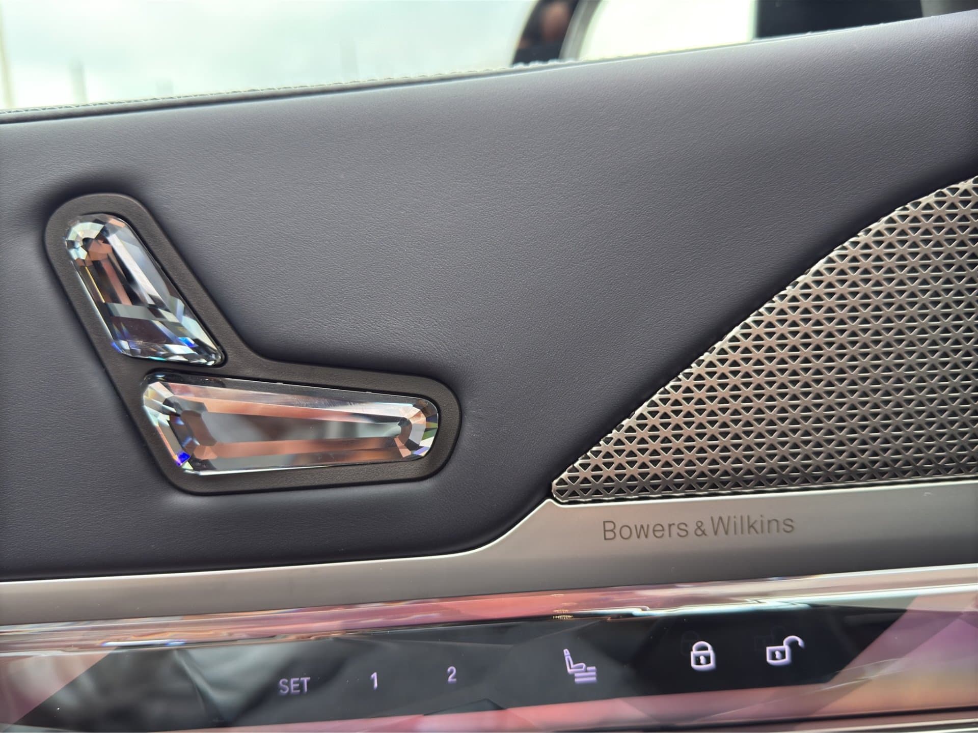 BMW i7 xDrive60 - Thumbnail 37