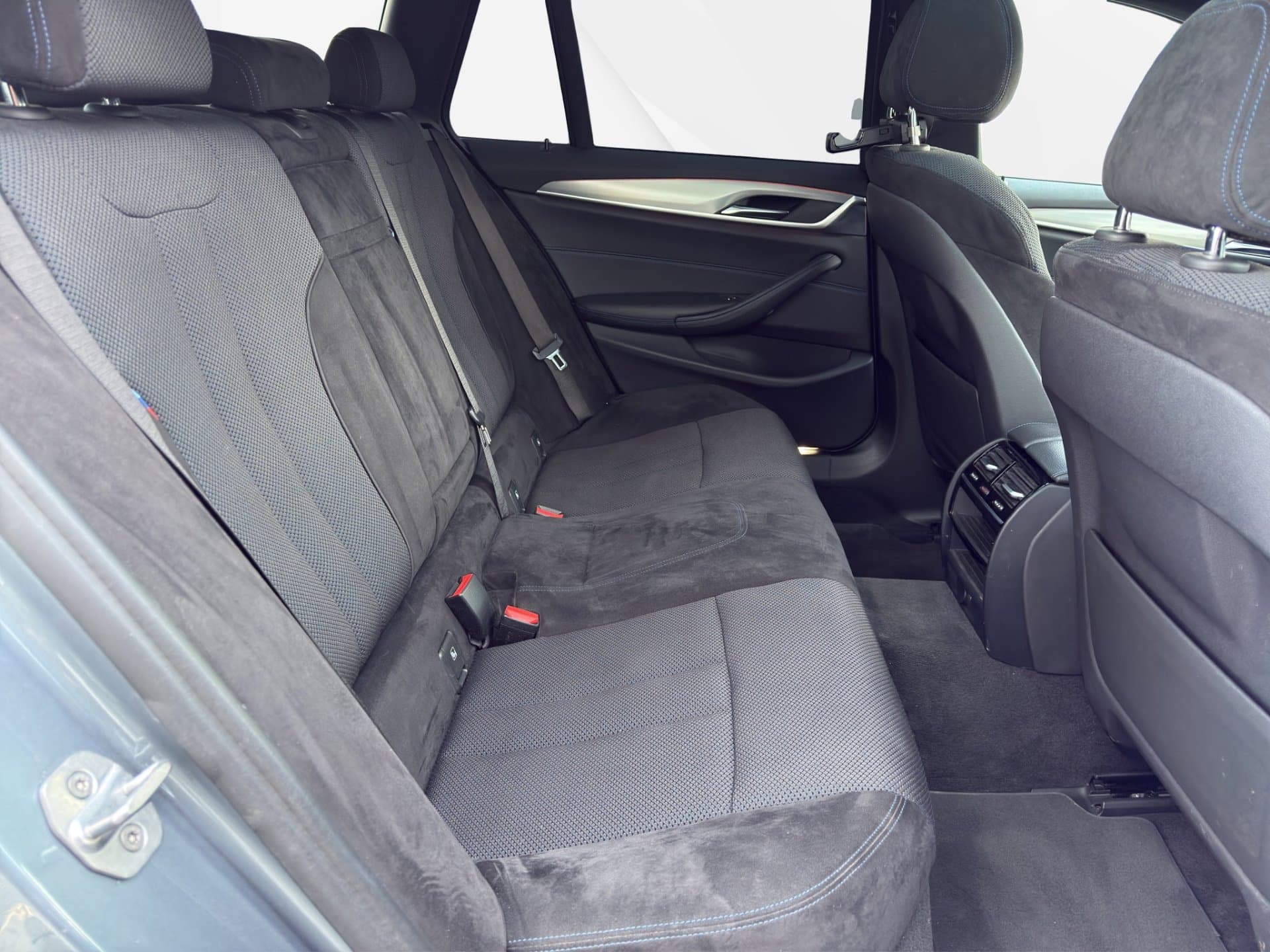 BMW 520d xDrive - Thumbnail 12