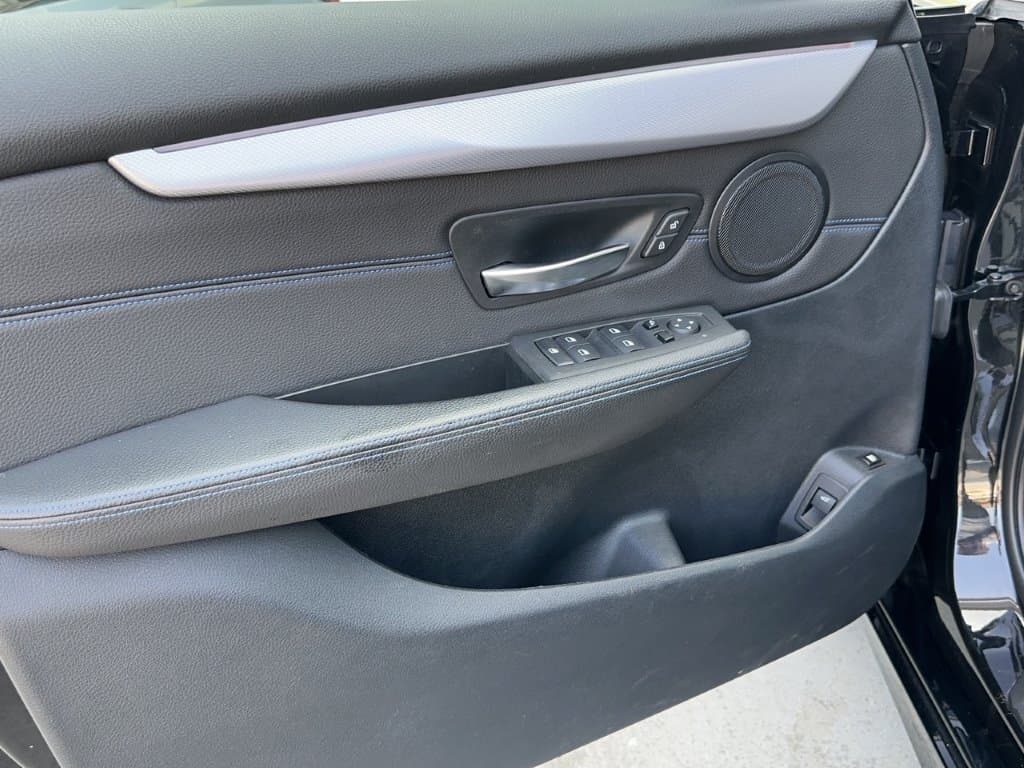 BMW 225xe - Thumbnail 15