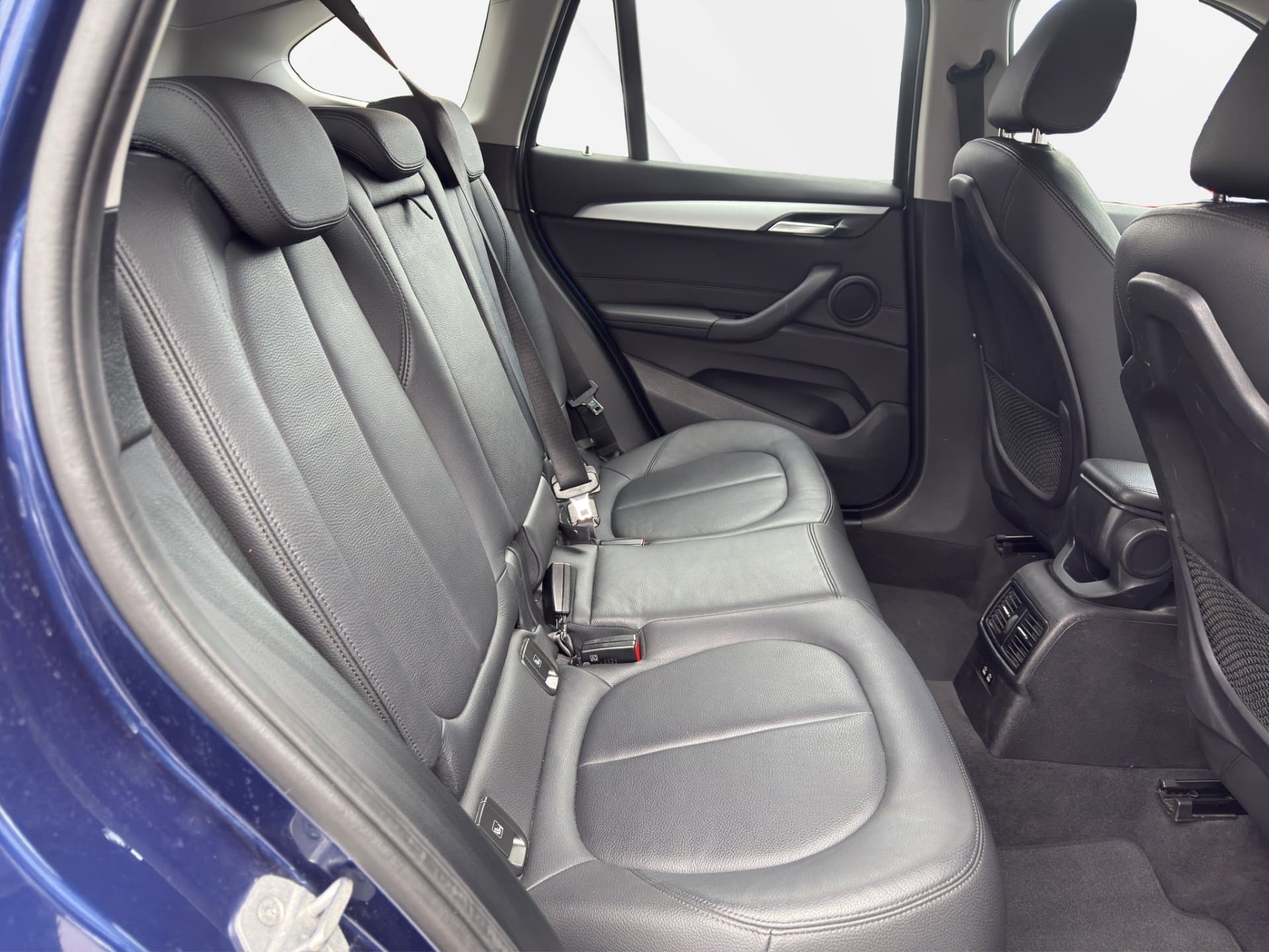 BMW X1 sDrive16d - Thumbnail 12