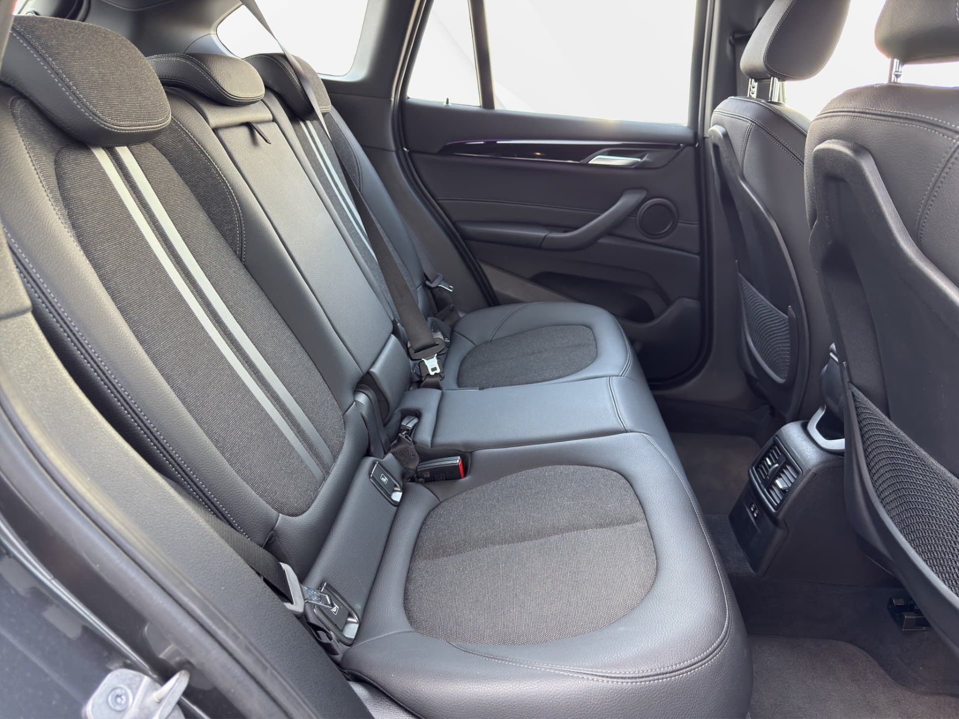 BMW X1 xDrive25e - Thumbnail 12