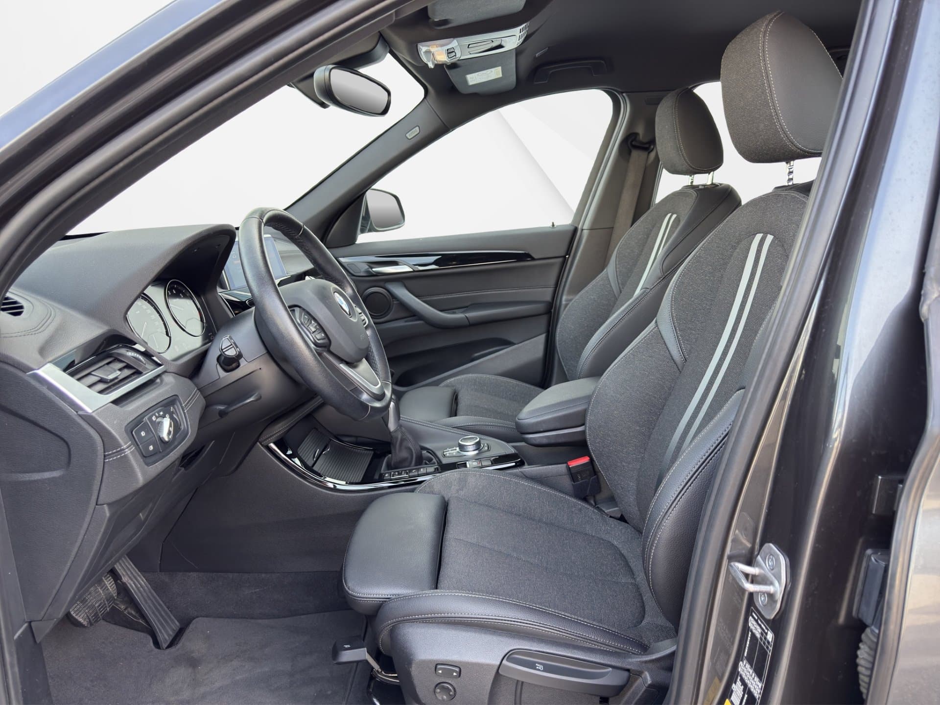 BMW X1 xDrive25e - Thumbnail 9