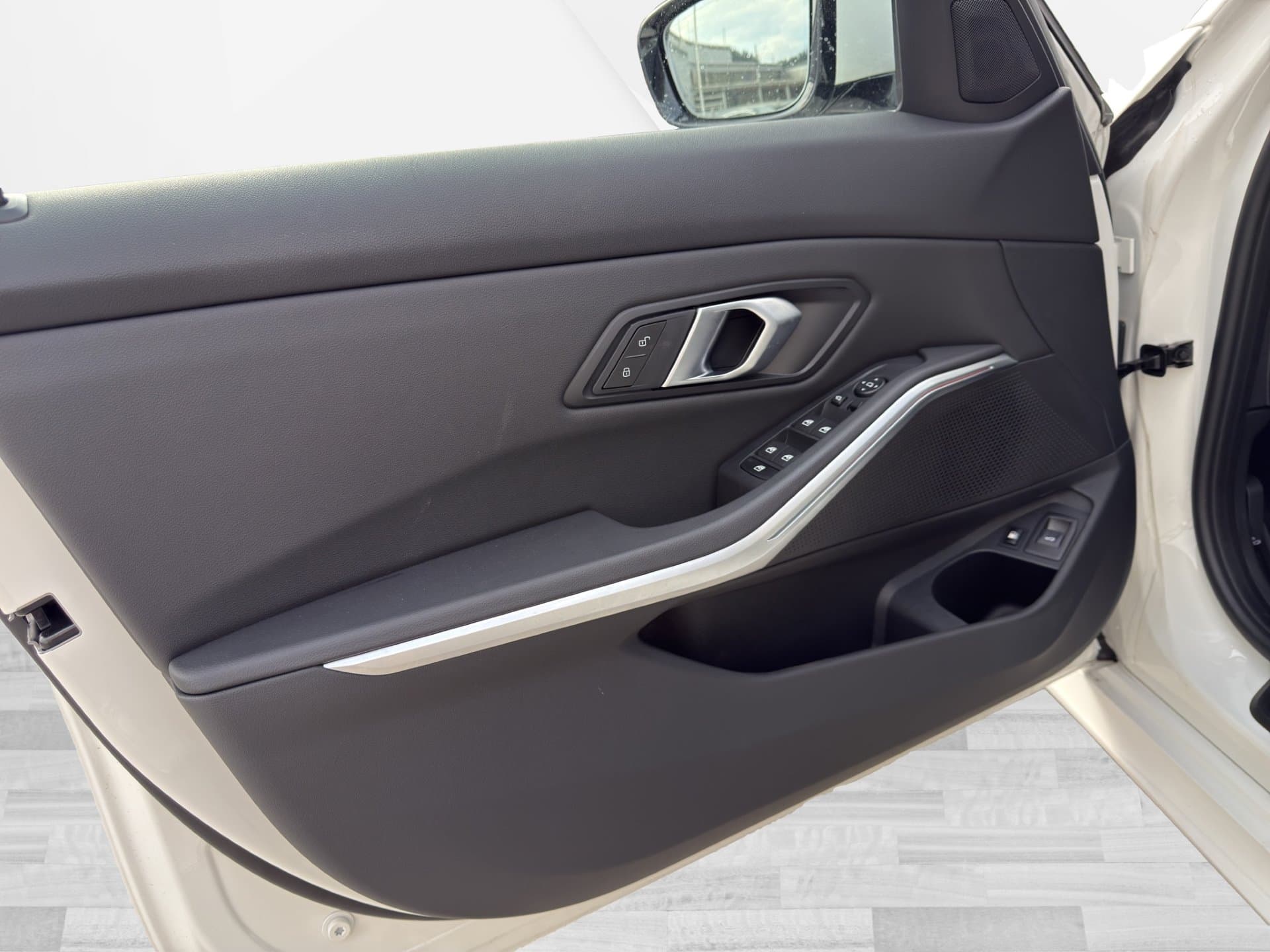 BMW 330e xDrive - Thumbnail 14