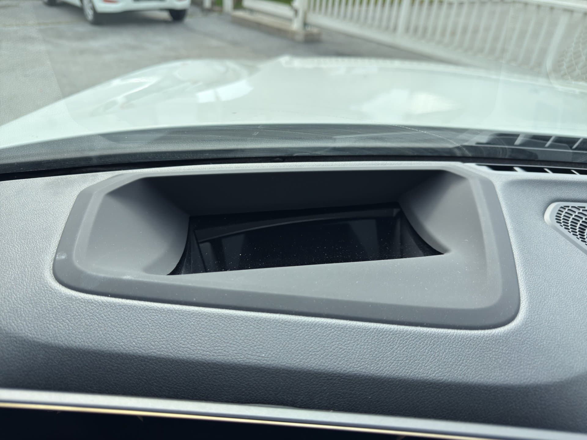 BMW 330e xDrive - Thumbnail 23