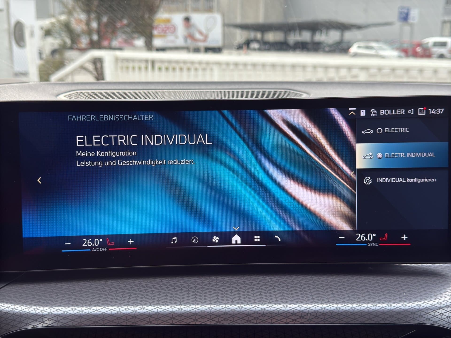 BMW 330e xDrive - Thumbnail 31