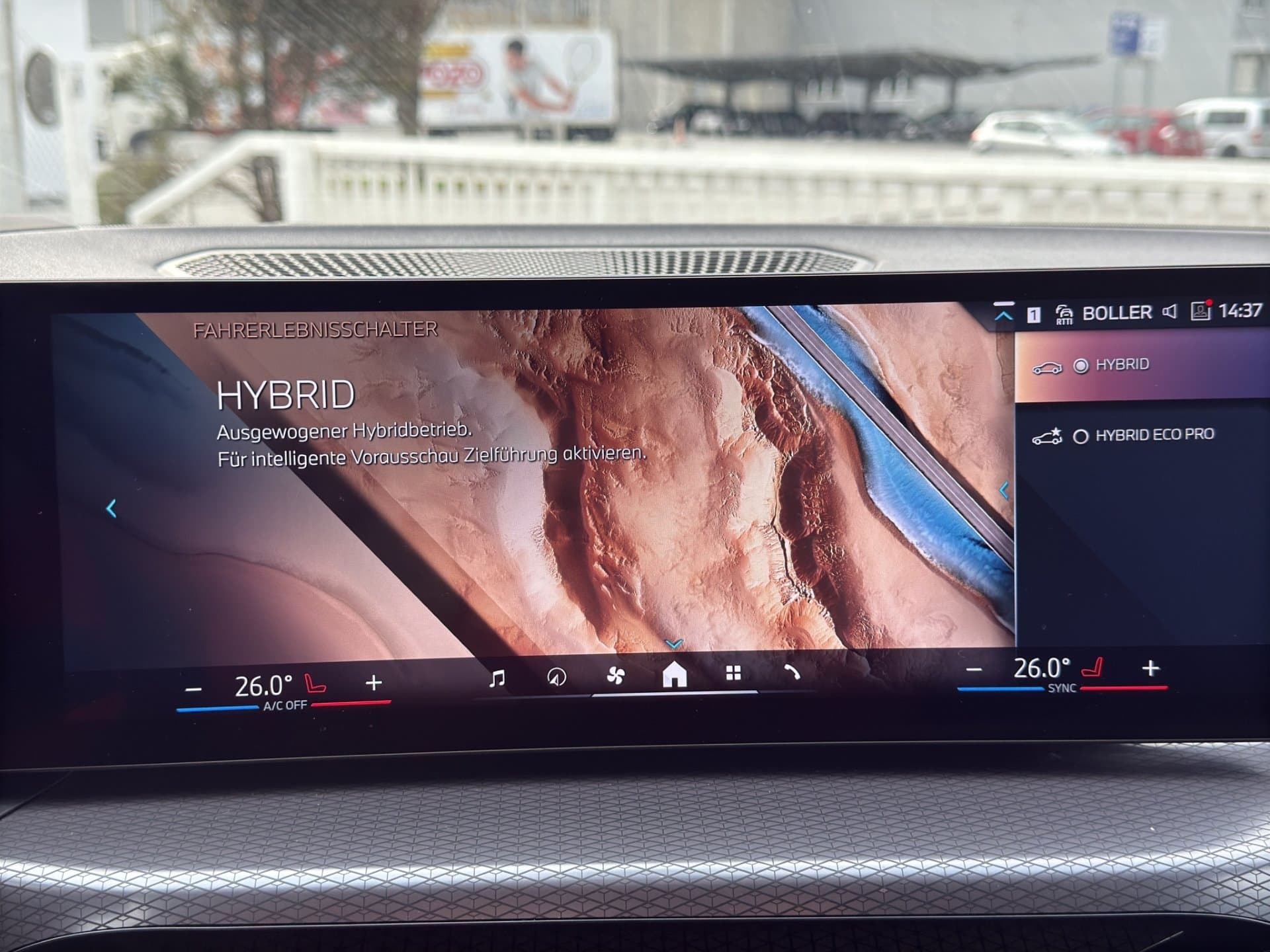 BMW 330e xDrive - Thumbnail 32