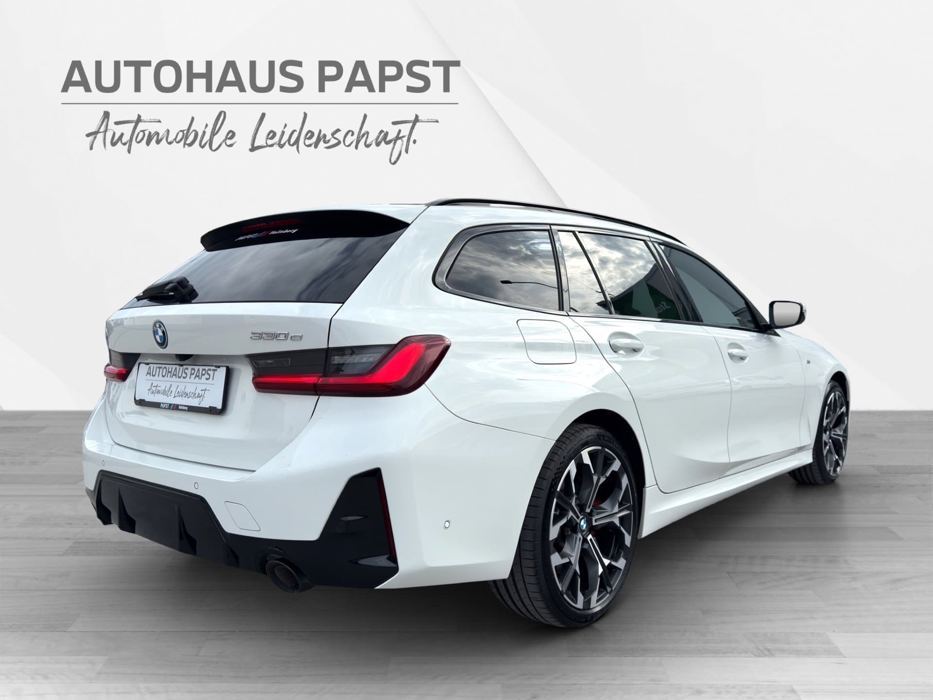 BMW 330e xDrive - Thumbnail 5