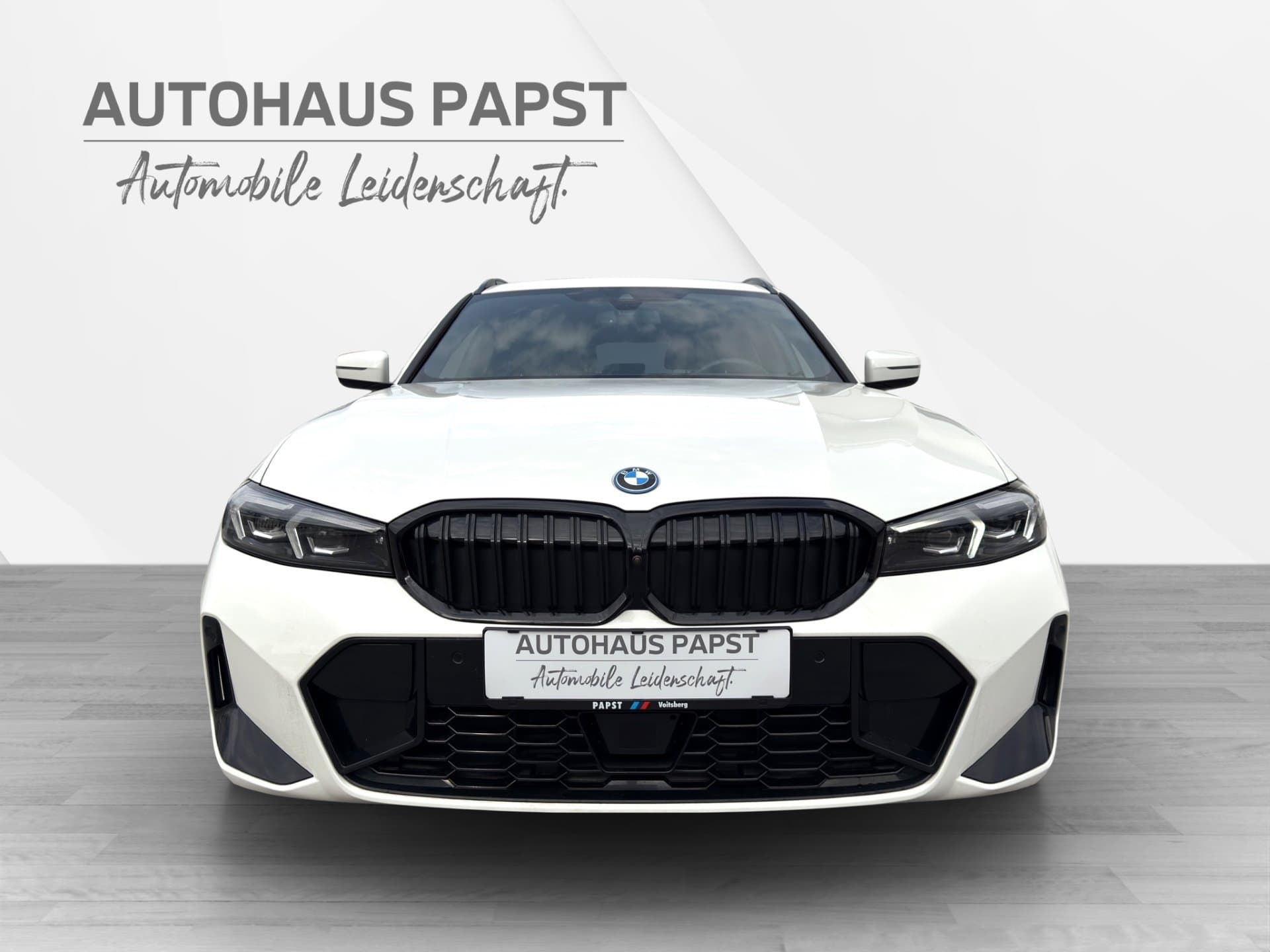 BMW 330e xDrive - Thumbnail 8