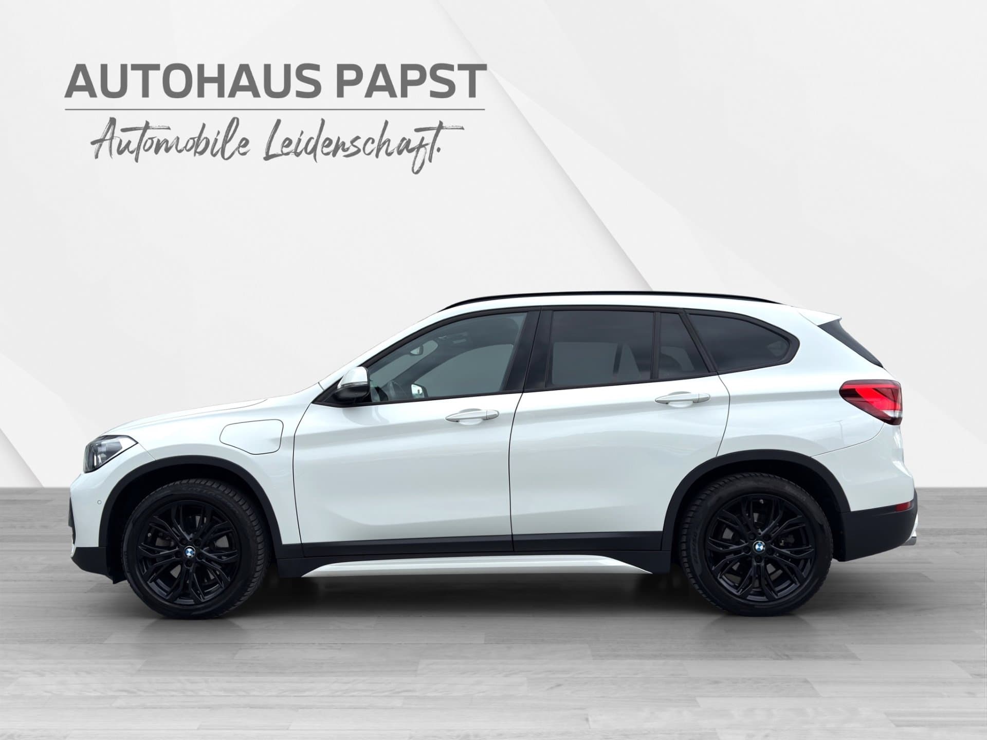 BMW X1 xDrive25e - Thumbnail 2