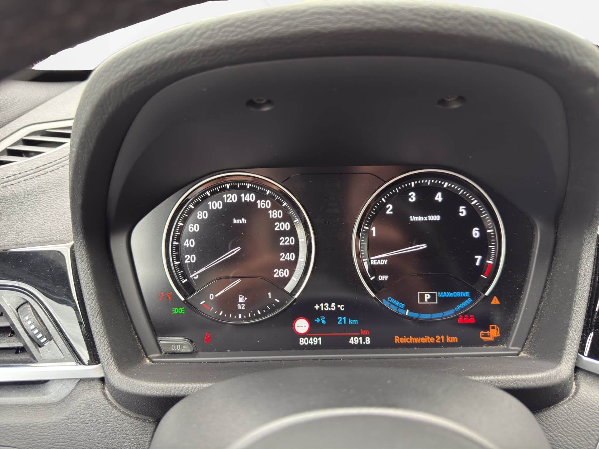 BMW X1 xDrive25e - Thumbnail 21