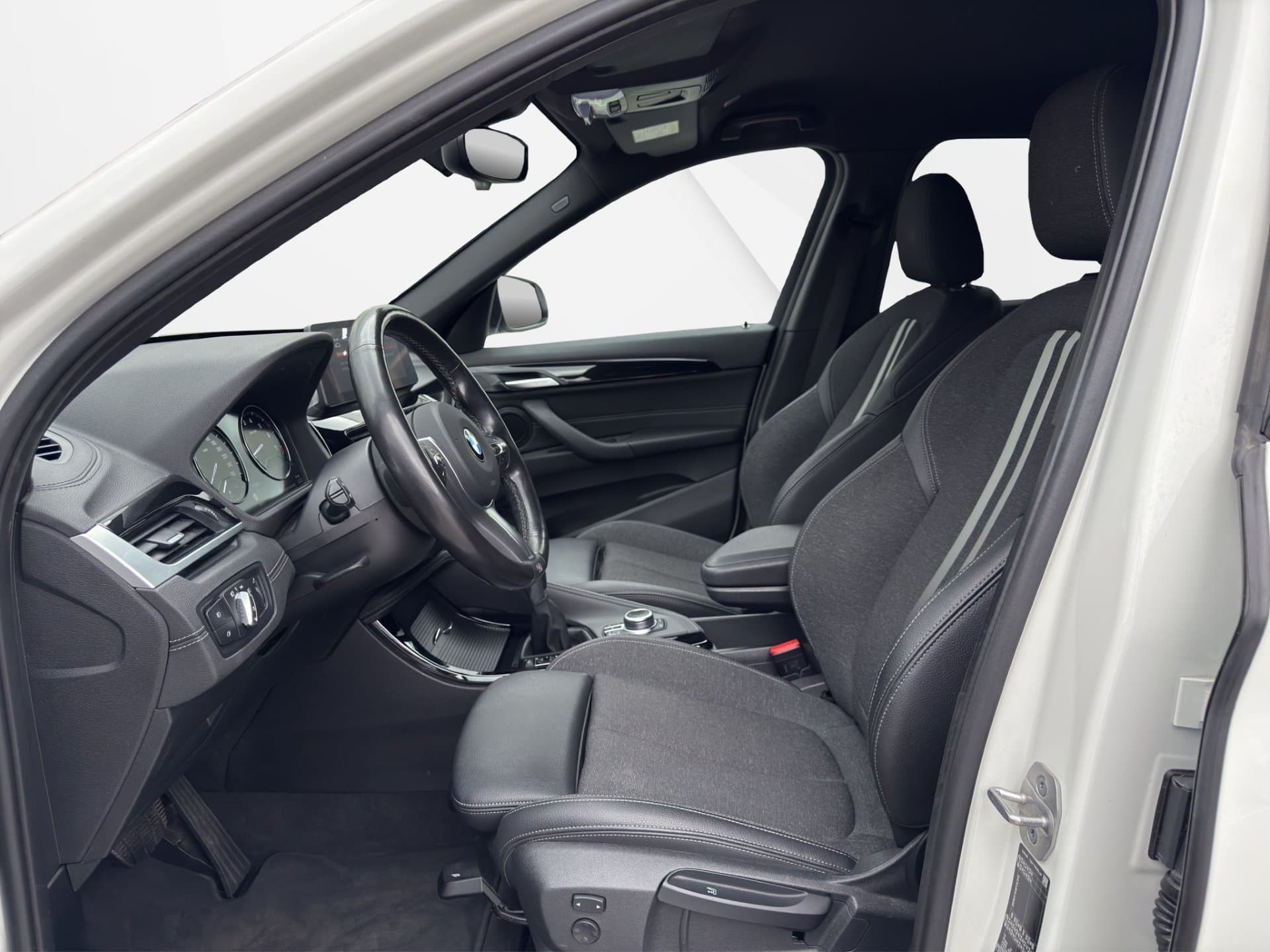 BMW X1 xDrive25e - Thumbnail 9