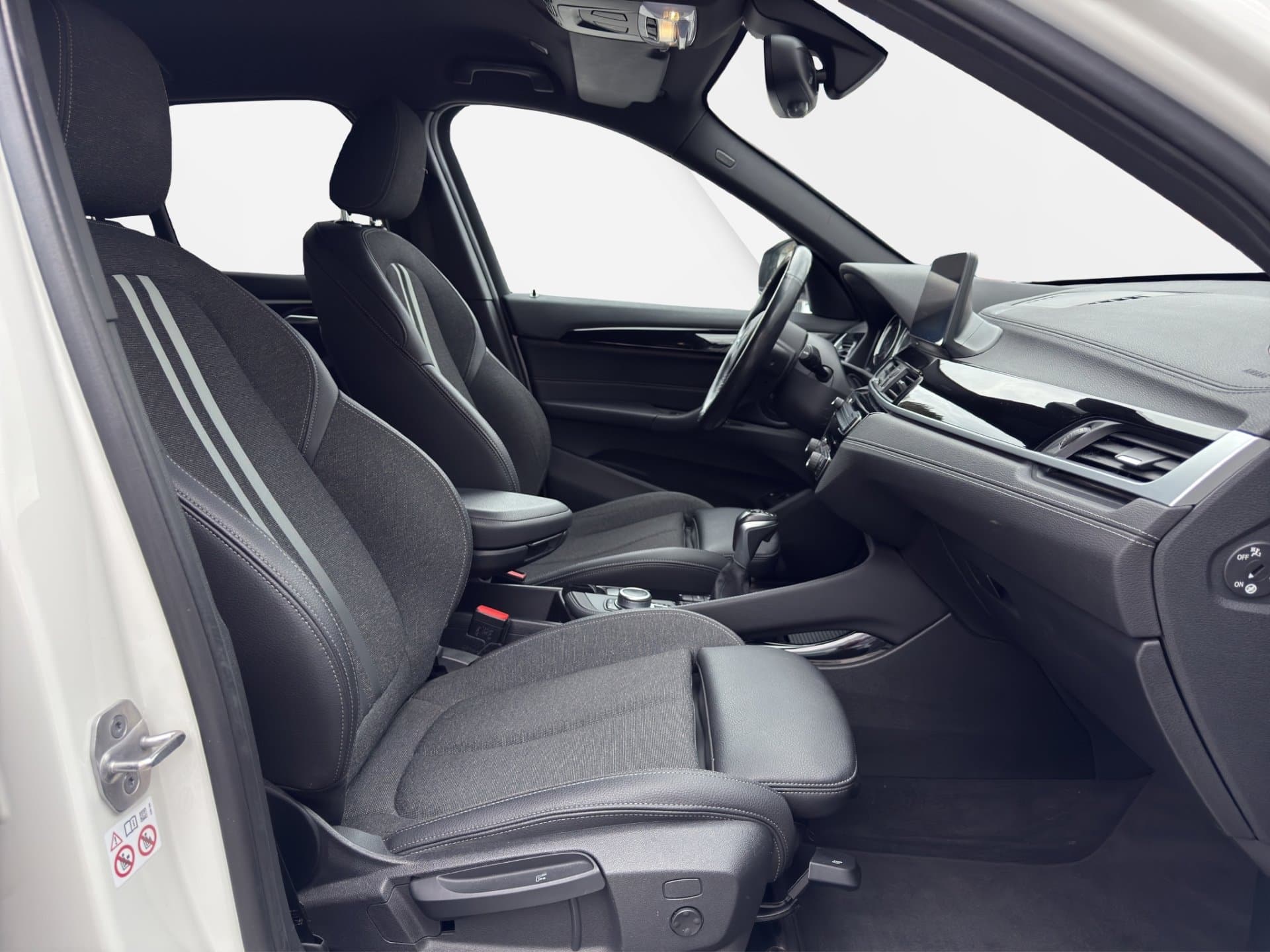 BMW X1 xDrive25e - Thumbnail 10