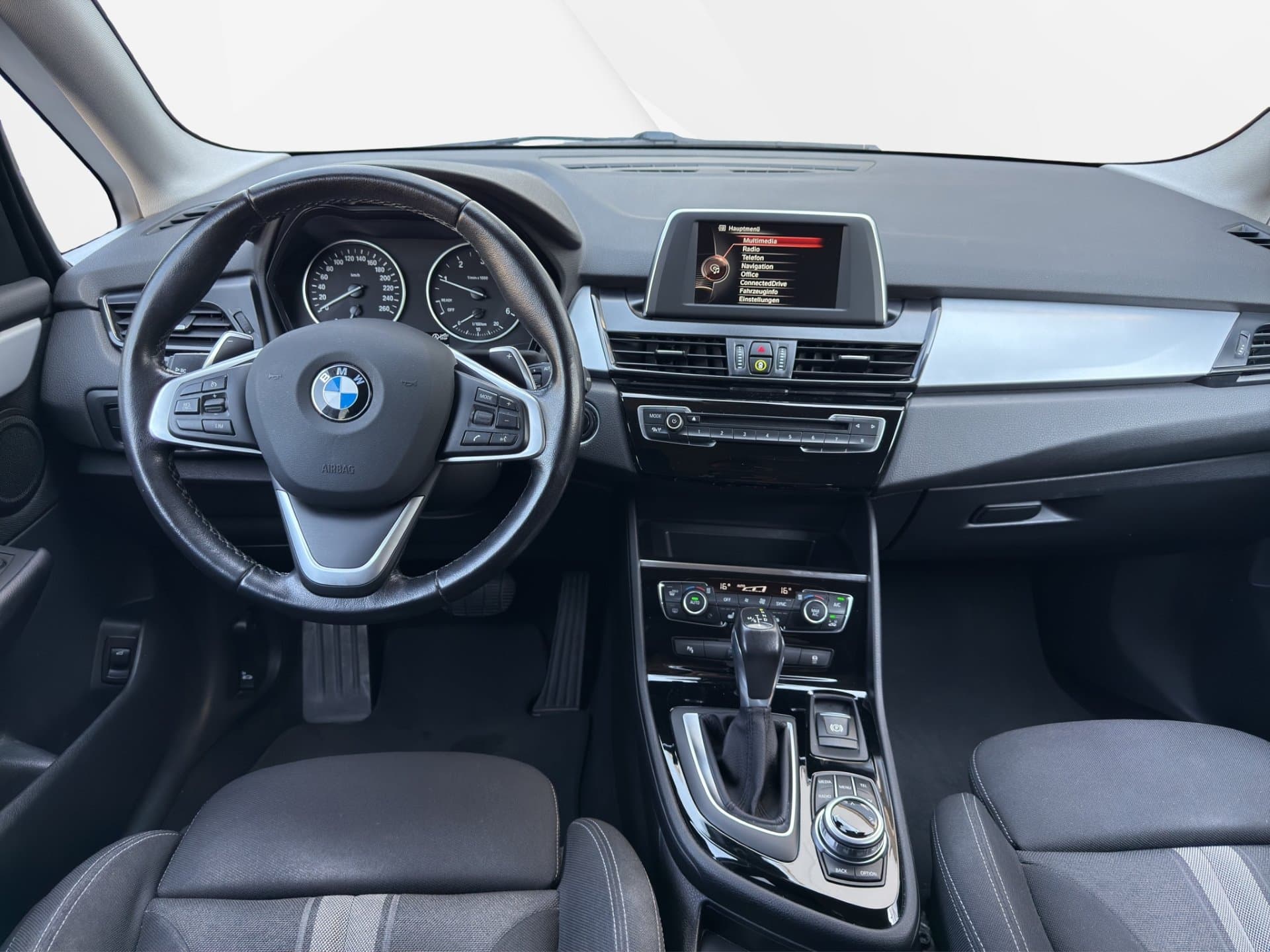 BMW 218d - Thumbnail 16