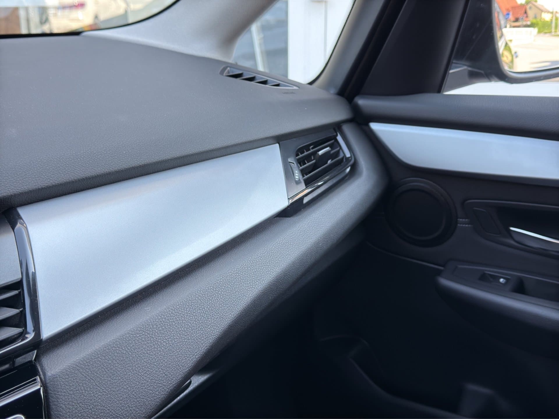 BMW 218d - Thumbnail 21